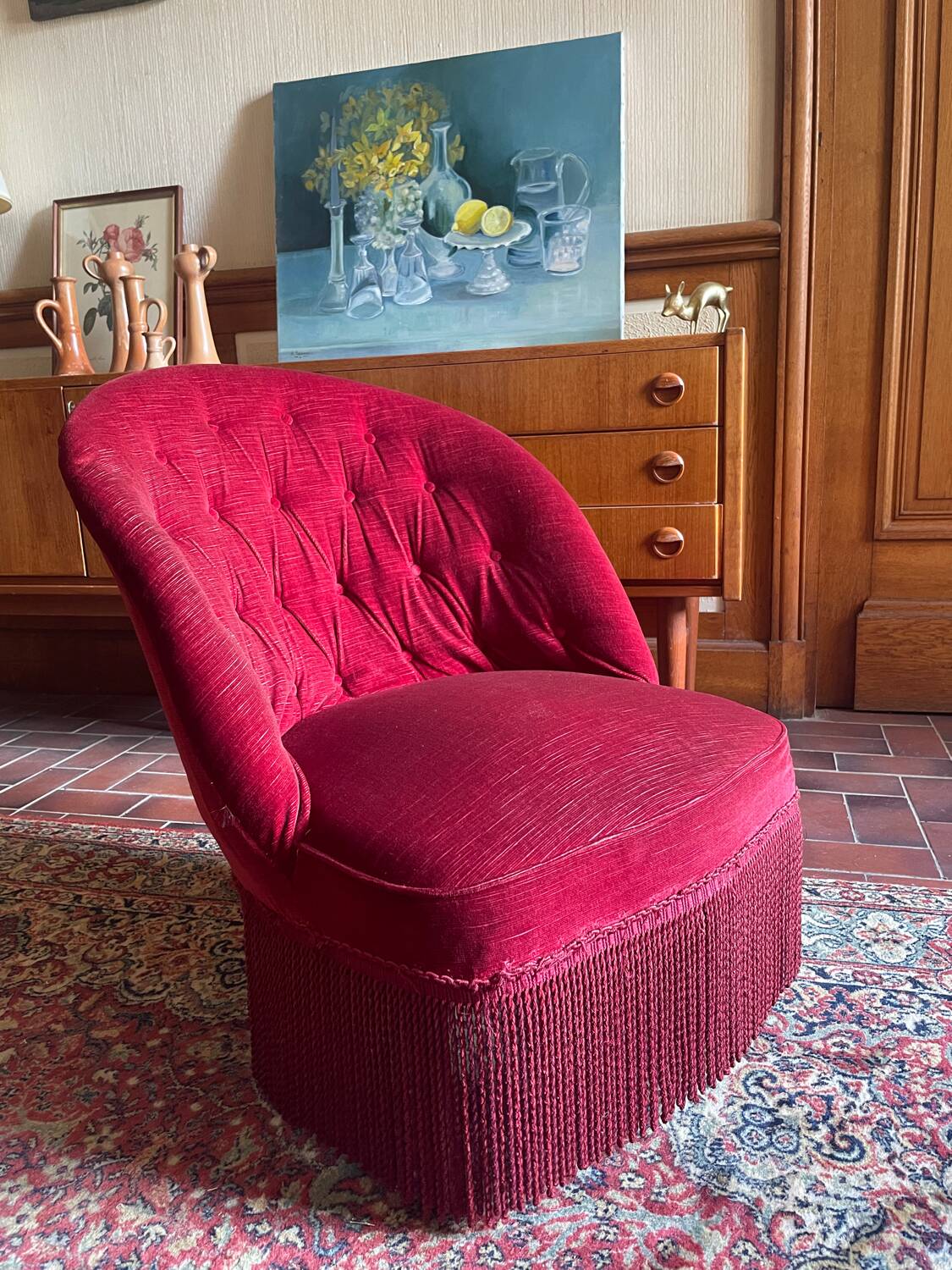 Upholstered toad chair