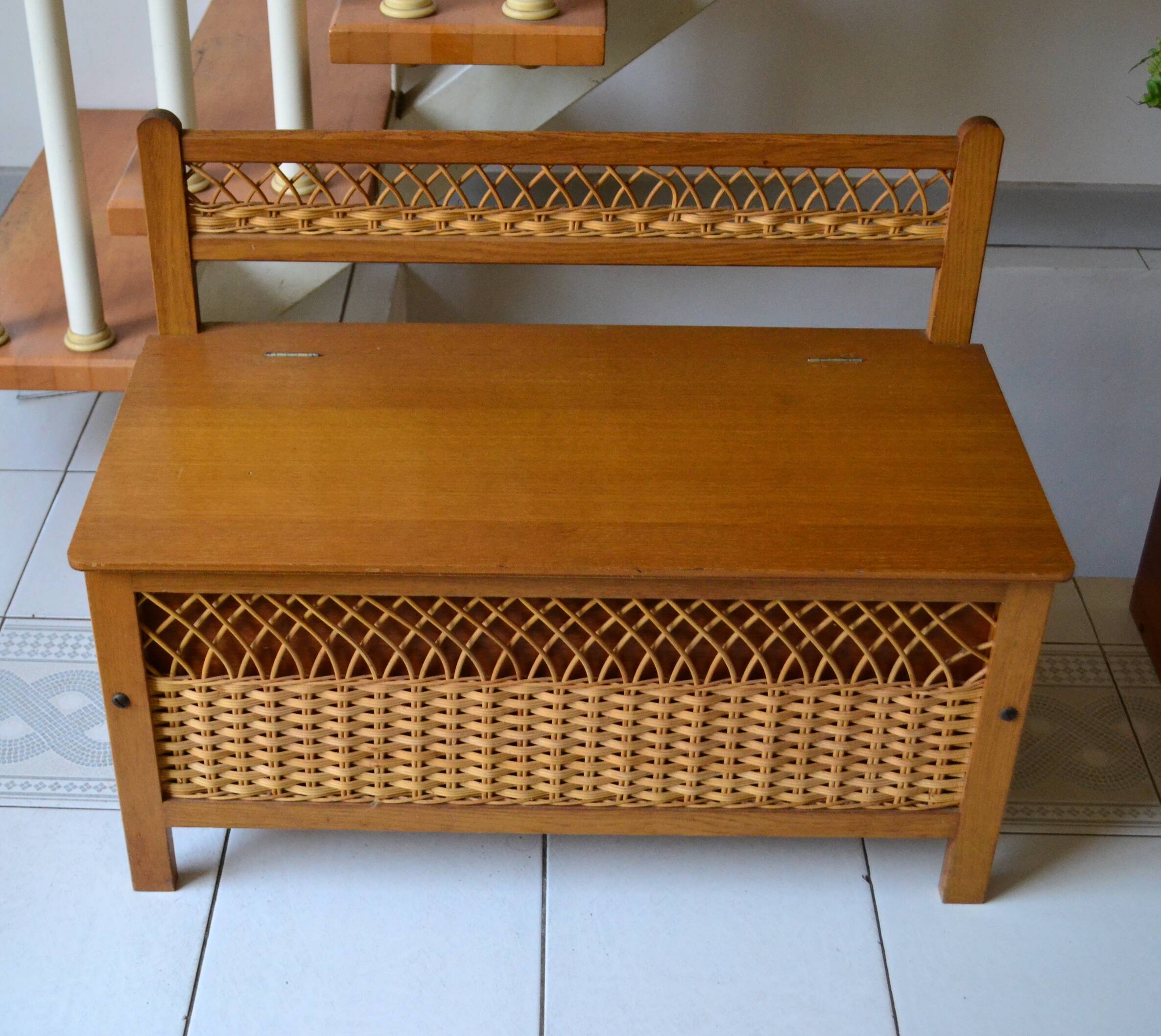 Wood and rattan bank bench from the 60s/70s.