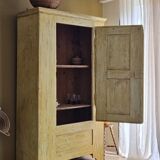 19th-century bonnetière wardrobe | Claudia
