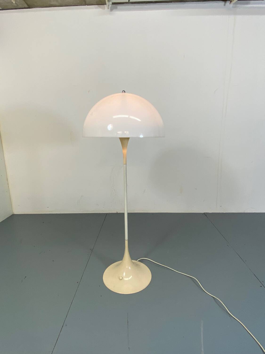 Lampadaire Panthella par Verner Panton pour Louis Poulsen, 1971