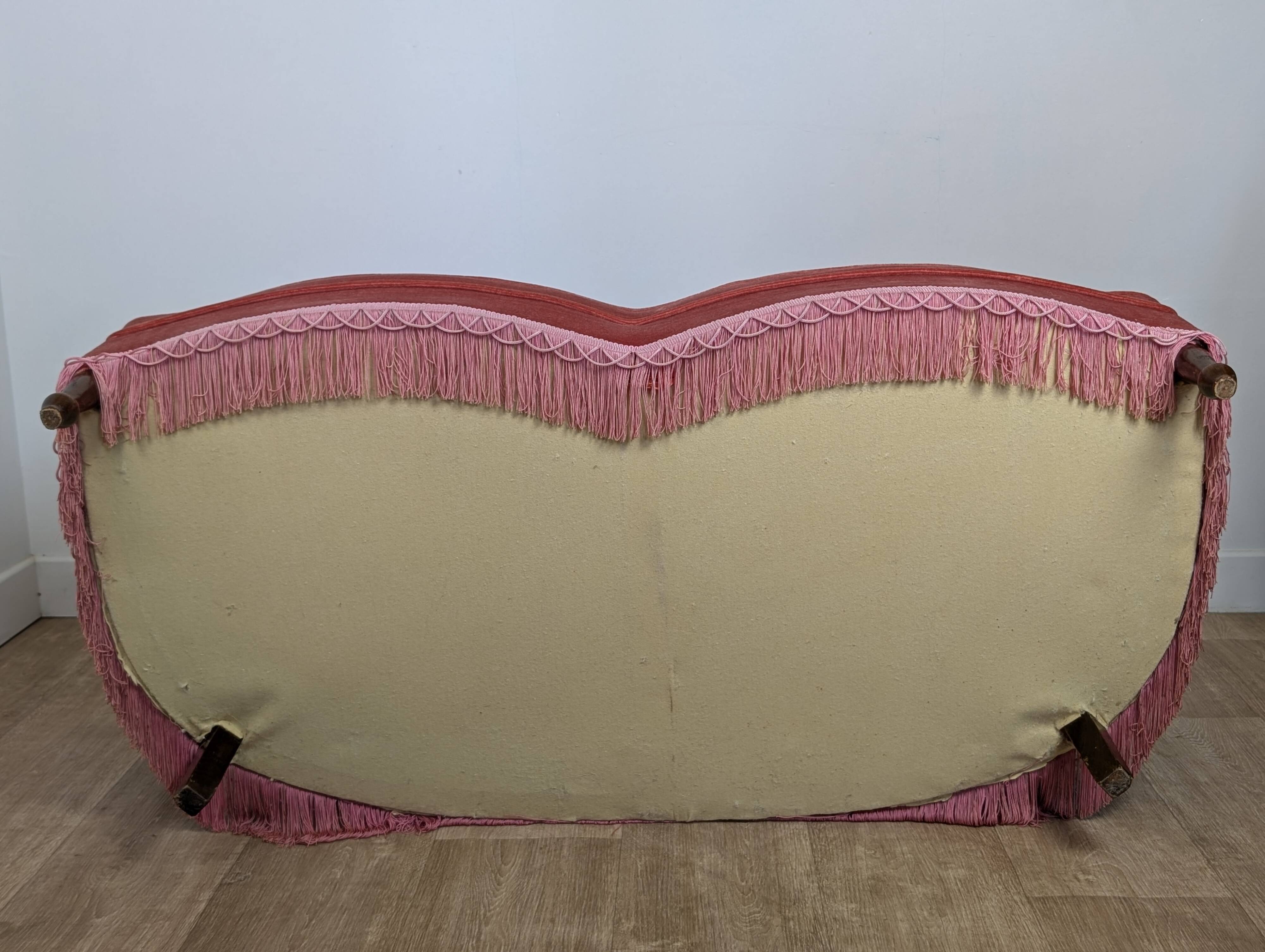 Toad sofa in old pink velvet