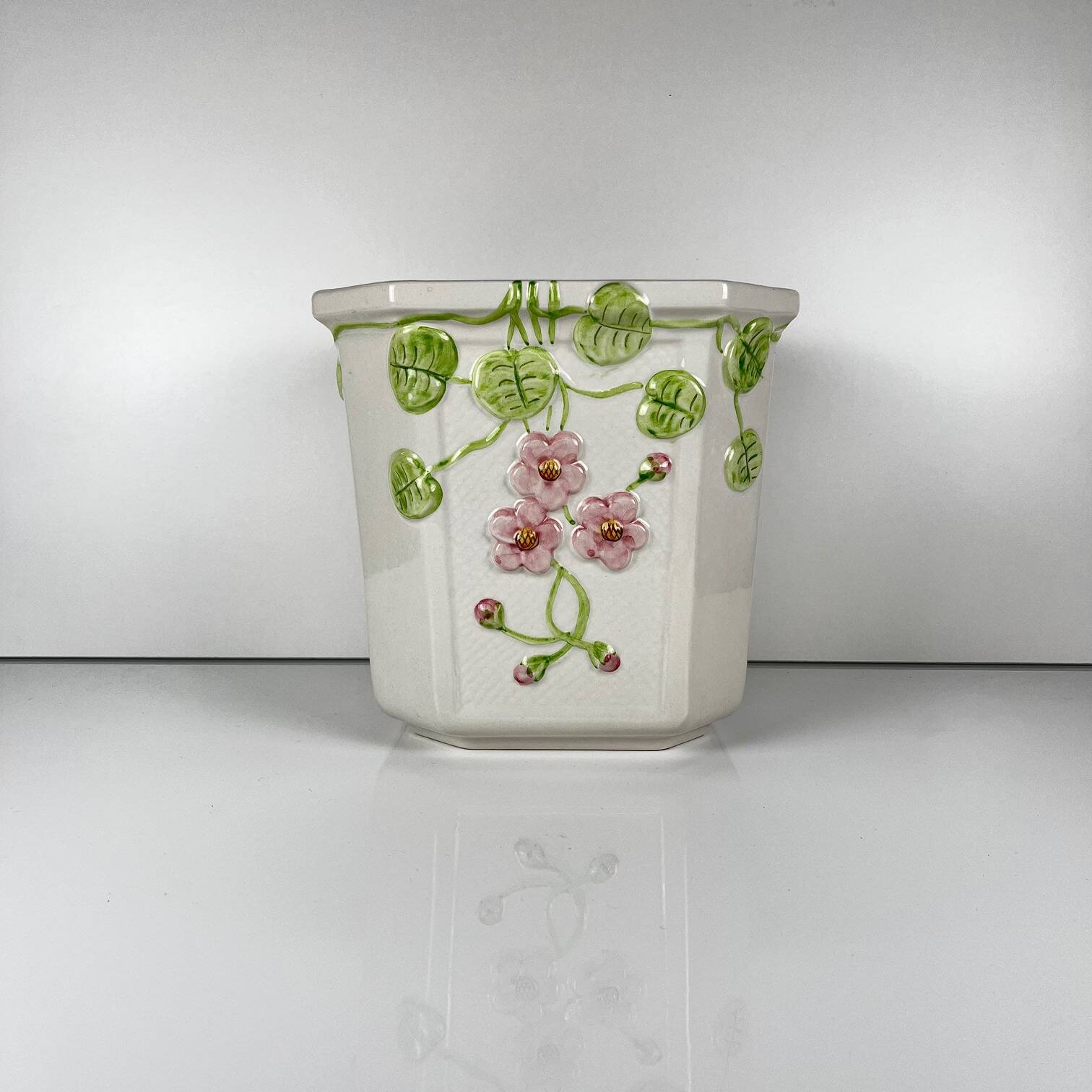 Ceramic flowerpot with relief, Martan, Portugal, 1960/80