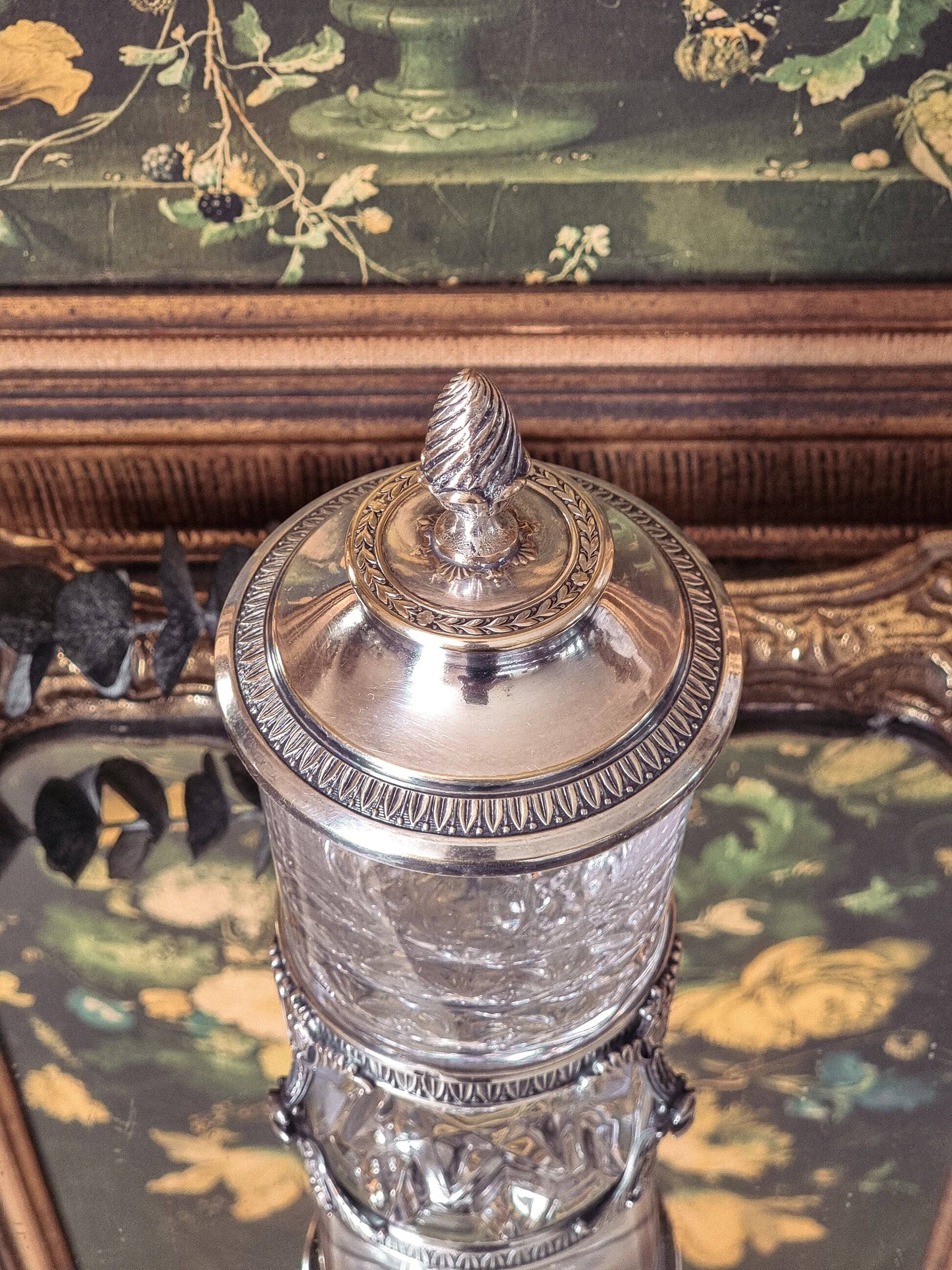 Boîte en cristal et métal argenté