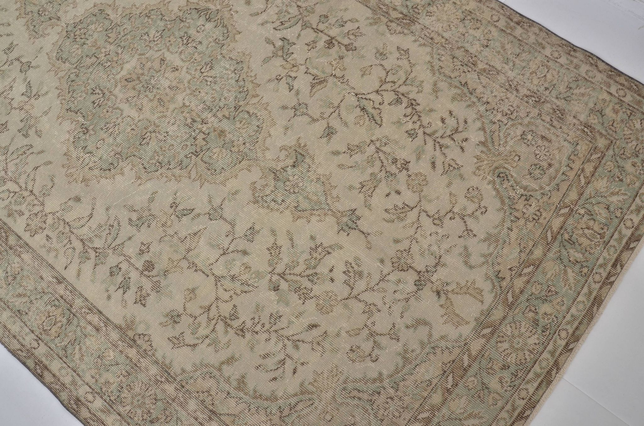 Tapis Oushak anatolien kurde sku 2227
