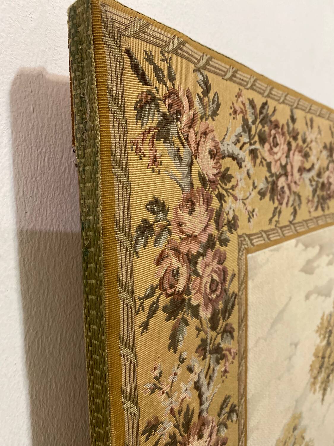 Romantic wall tapestry