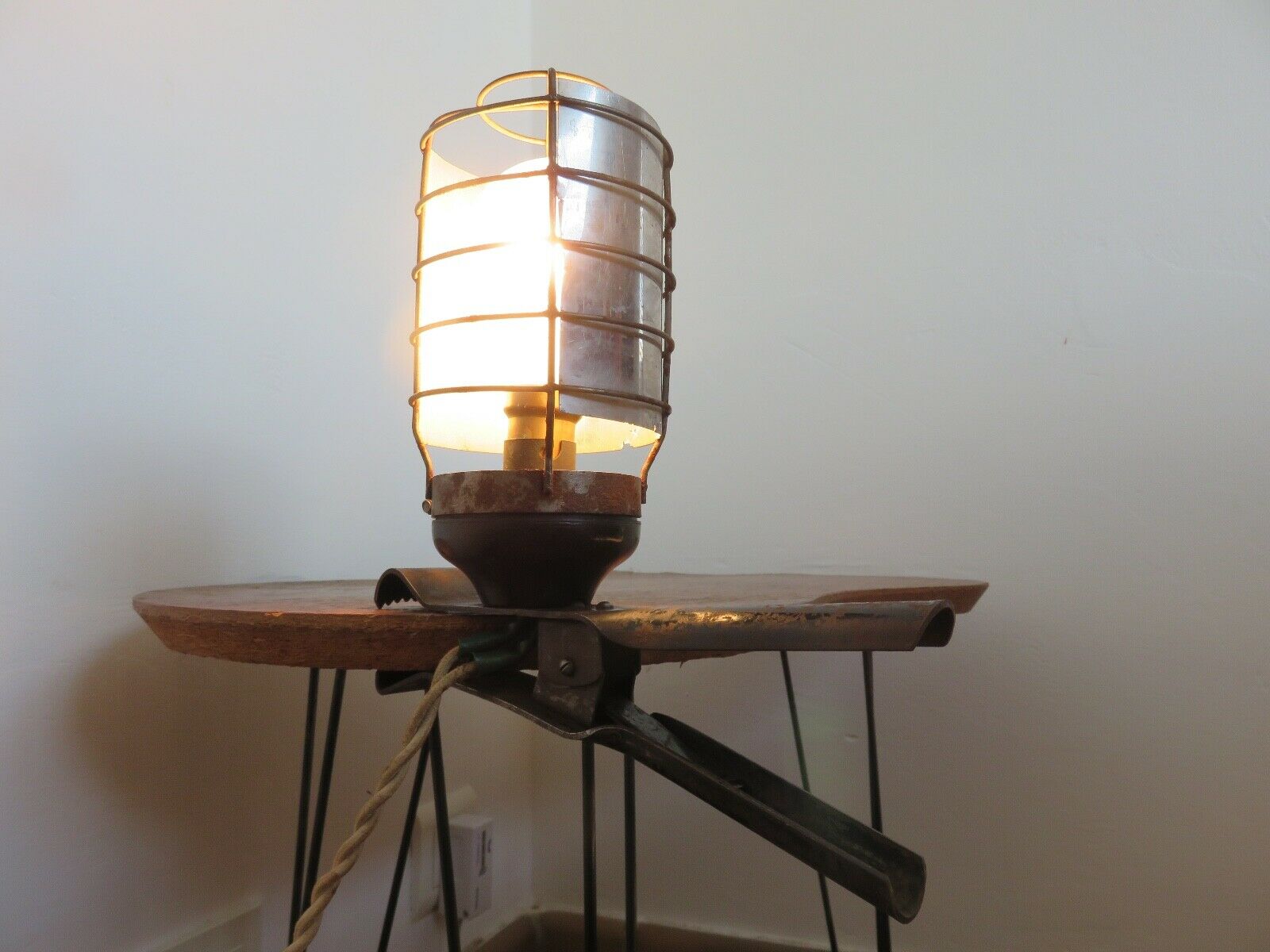 "Radius" bakelite walking lamp 40s 50s