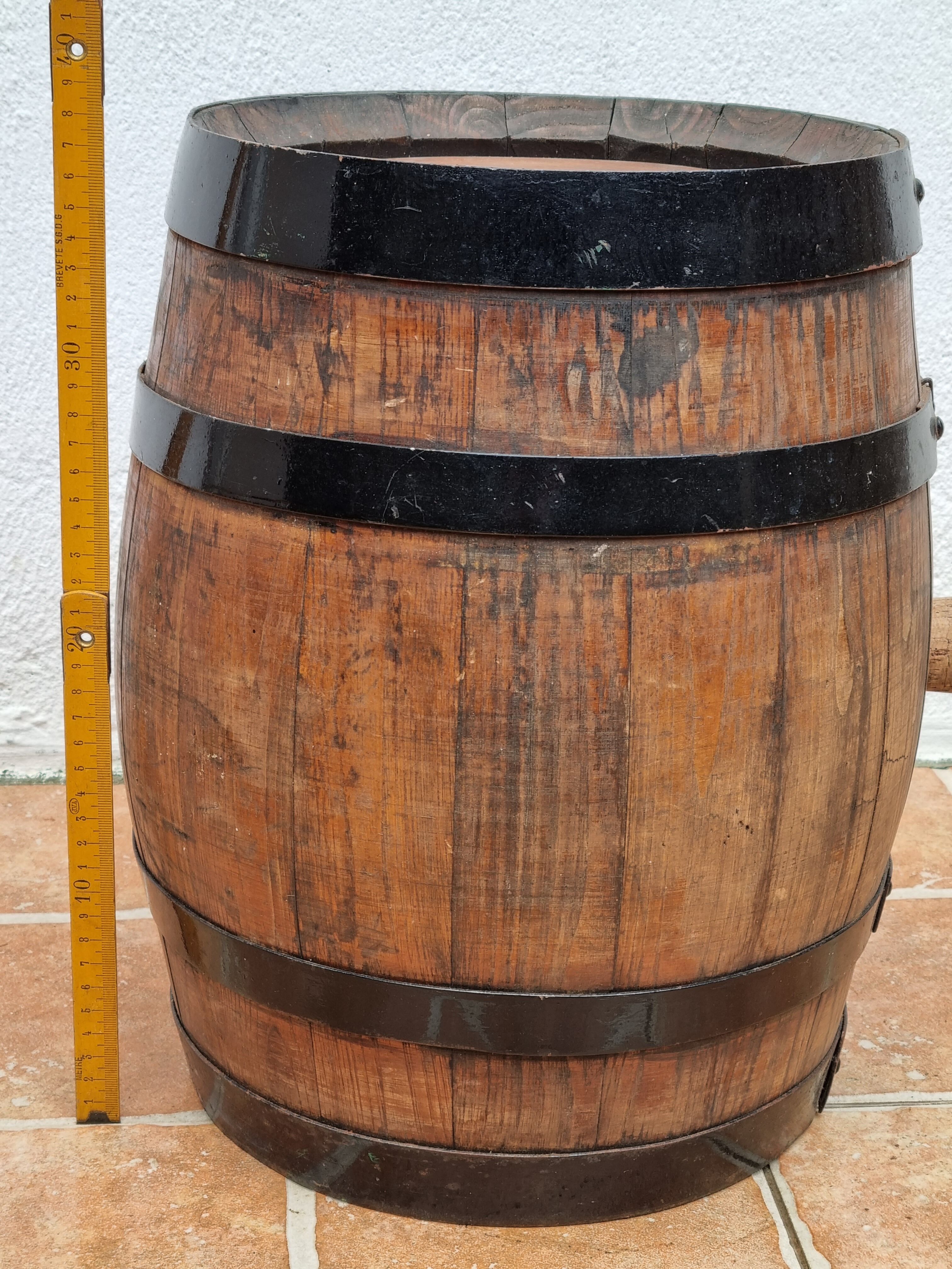 Barrel in oak surrounded by ancient metal, 38 cm