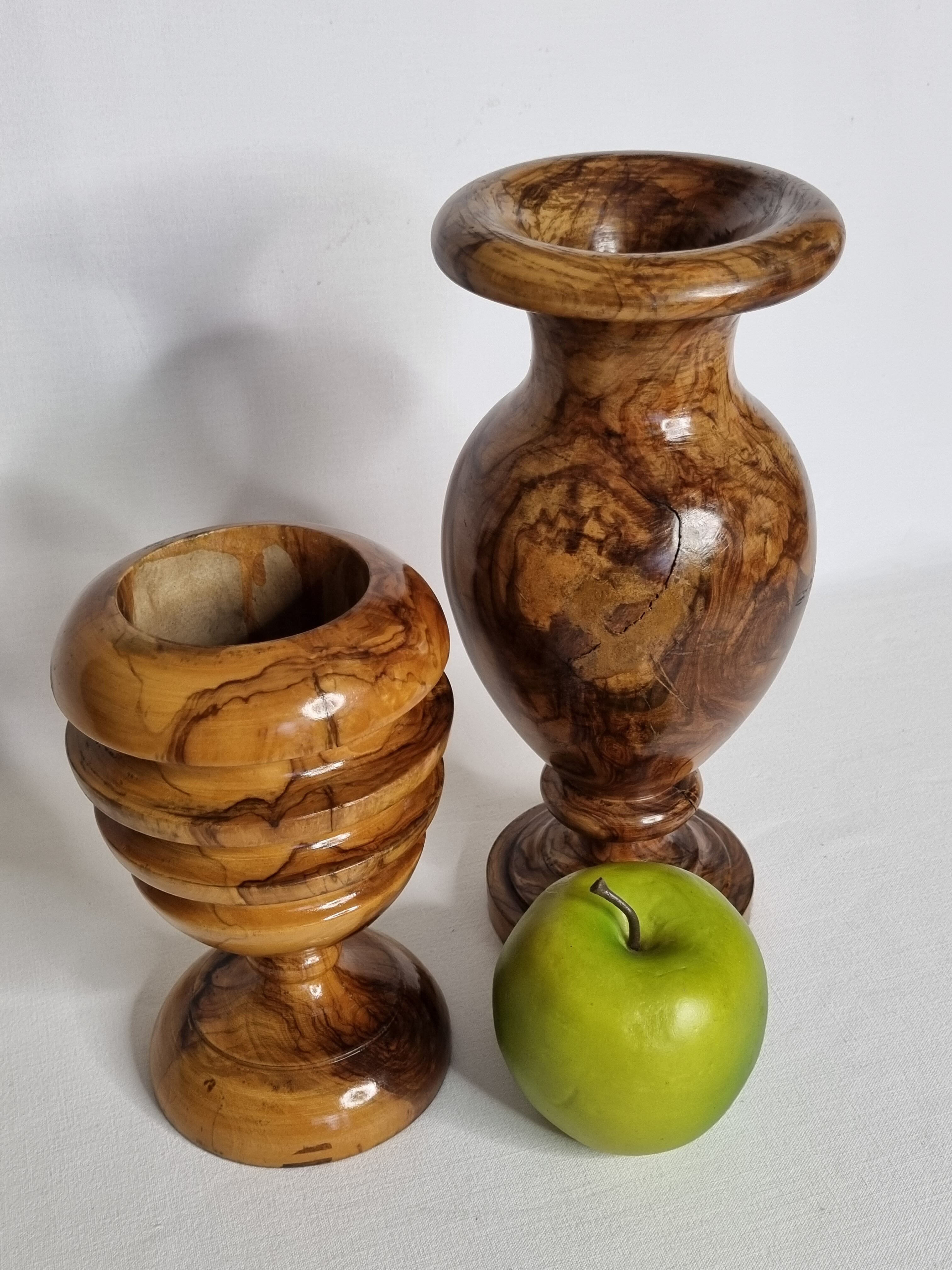 Two decorative vases in turned olive wood, 27 cm
