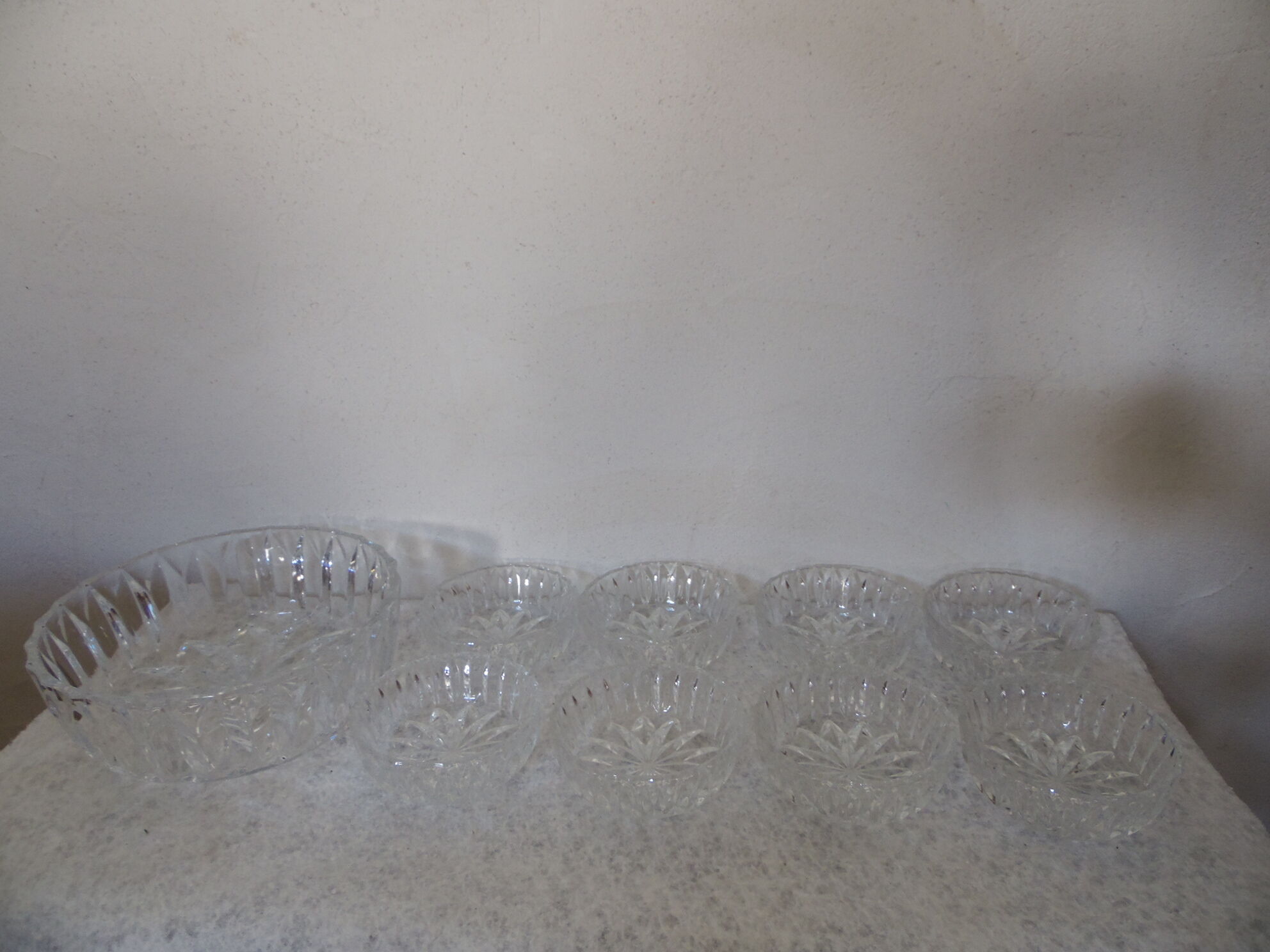 Bowl and 8 ramekins cut glass