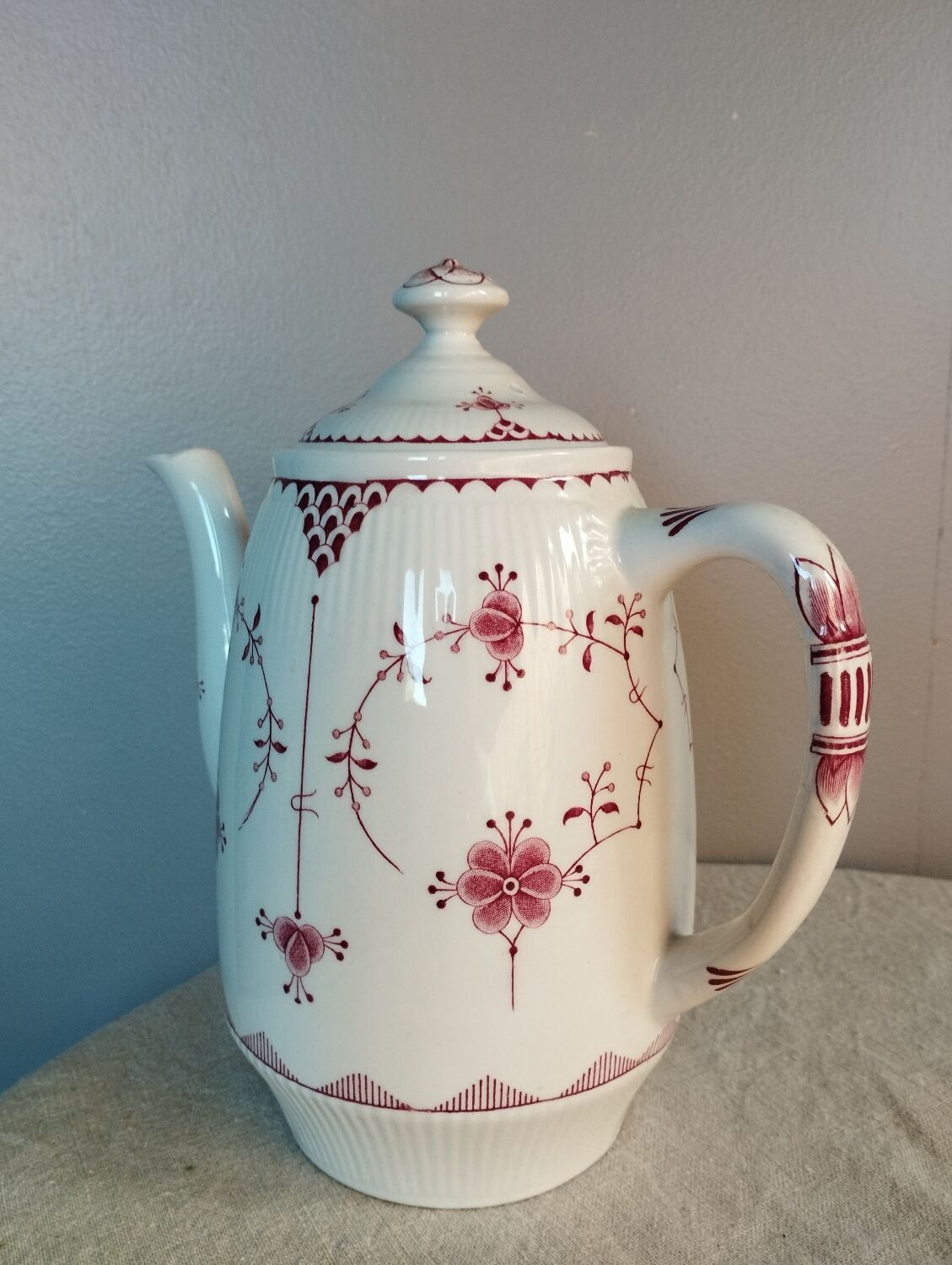 White teapot with rose pattern, Erica model by Franciscan, England