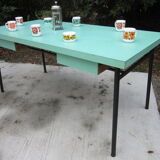 Table metal and formica