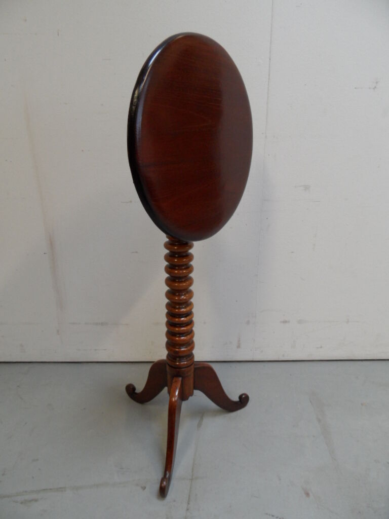 Table à vin en acajou antique