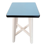 Tabouret blanc en bois, assise en formica bleue