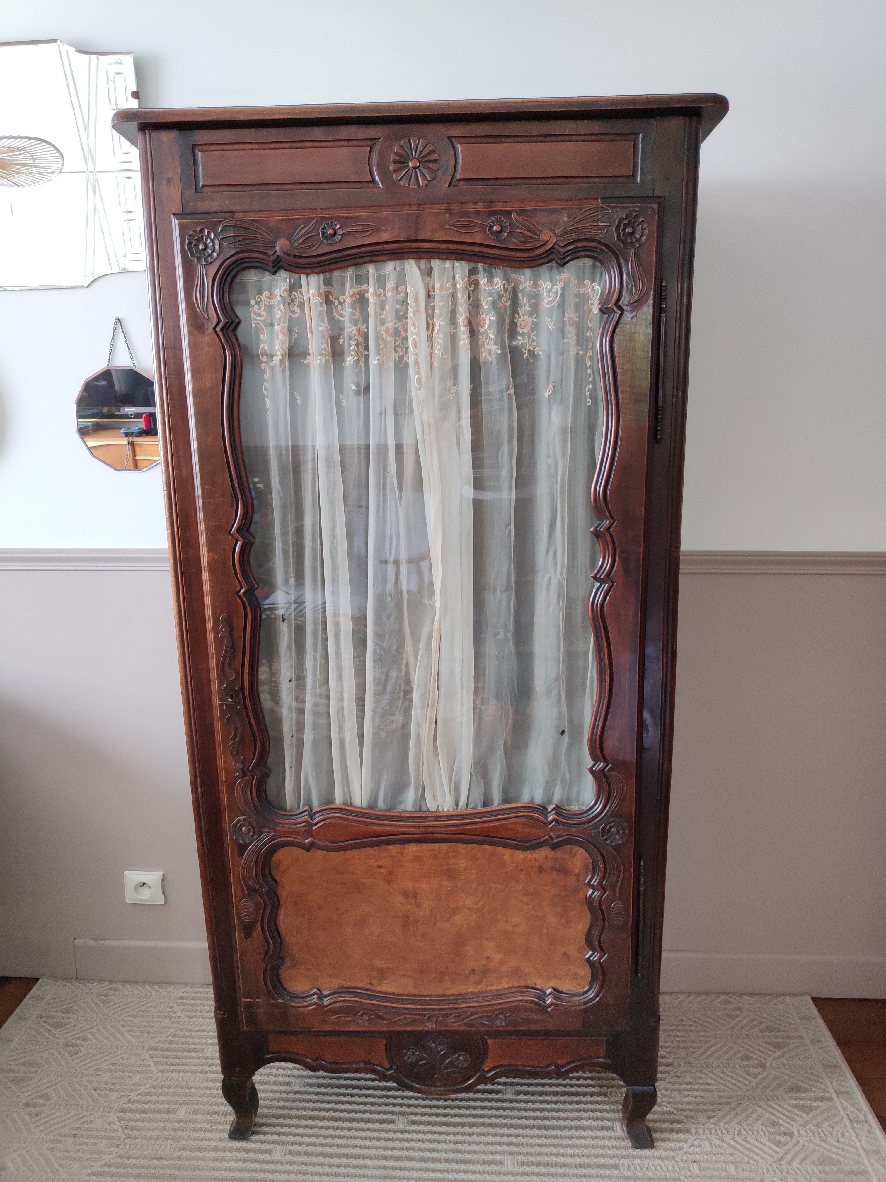 Window cap in elm magnifying glass