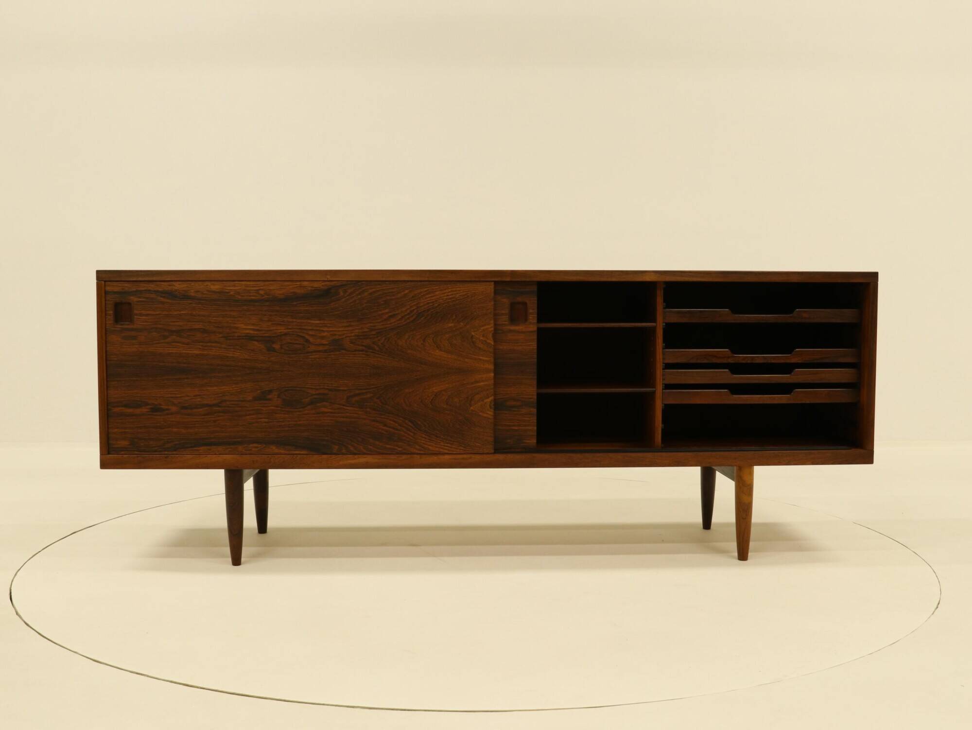 Buffet en palissandre modèle 20 de Niels Otto Møller