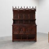 Rare grande armoire néogothique en chêne sculpté à la main du début du XIXe siècle