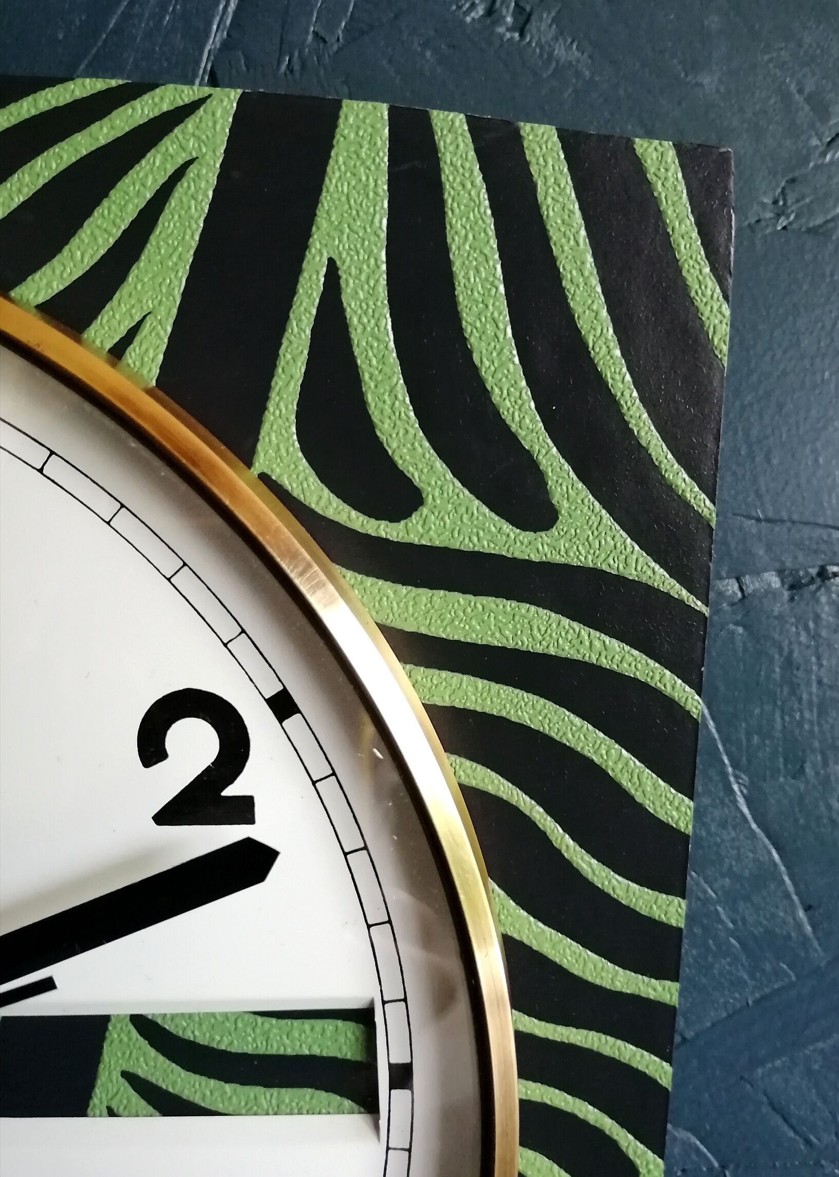 Vintage formica silent wall clock "Beroz ochre green"