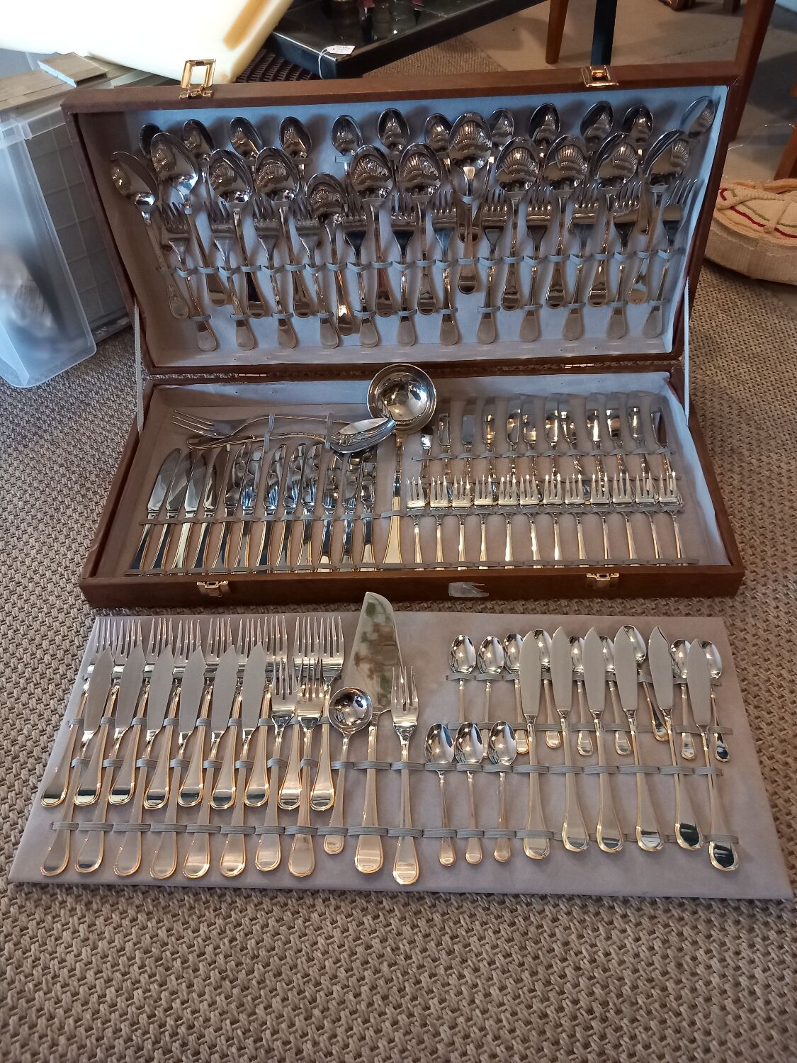 Cutlery set Tavola. 113 pieces