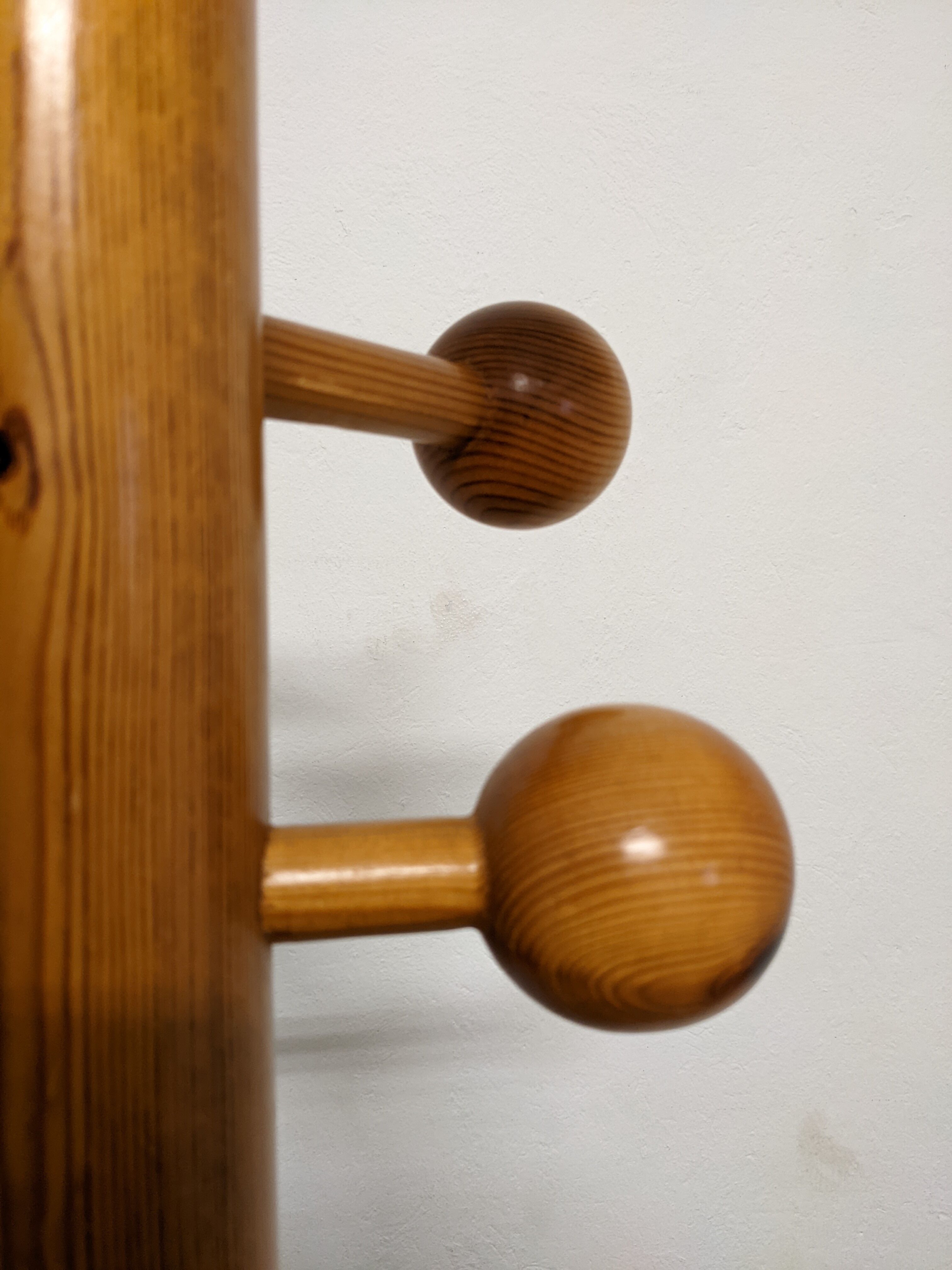 Pine parrot coat rack from the 70s