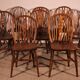 Lot de 10 chaises Windsor à dossier en roue du XIXe siècle