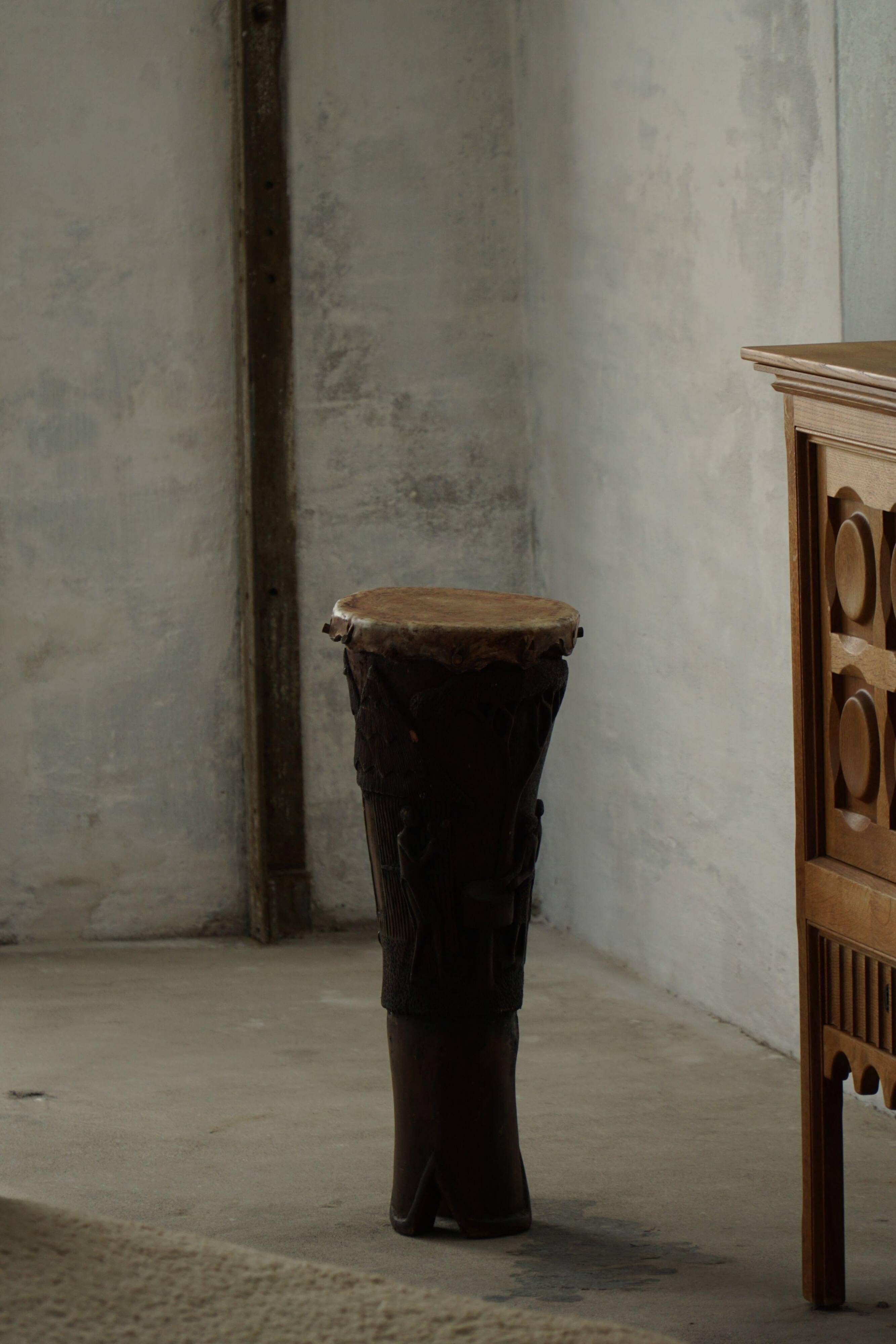 Sculpture / Organic wooden tambour, African carved, 20th century