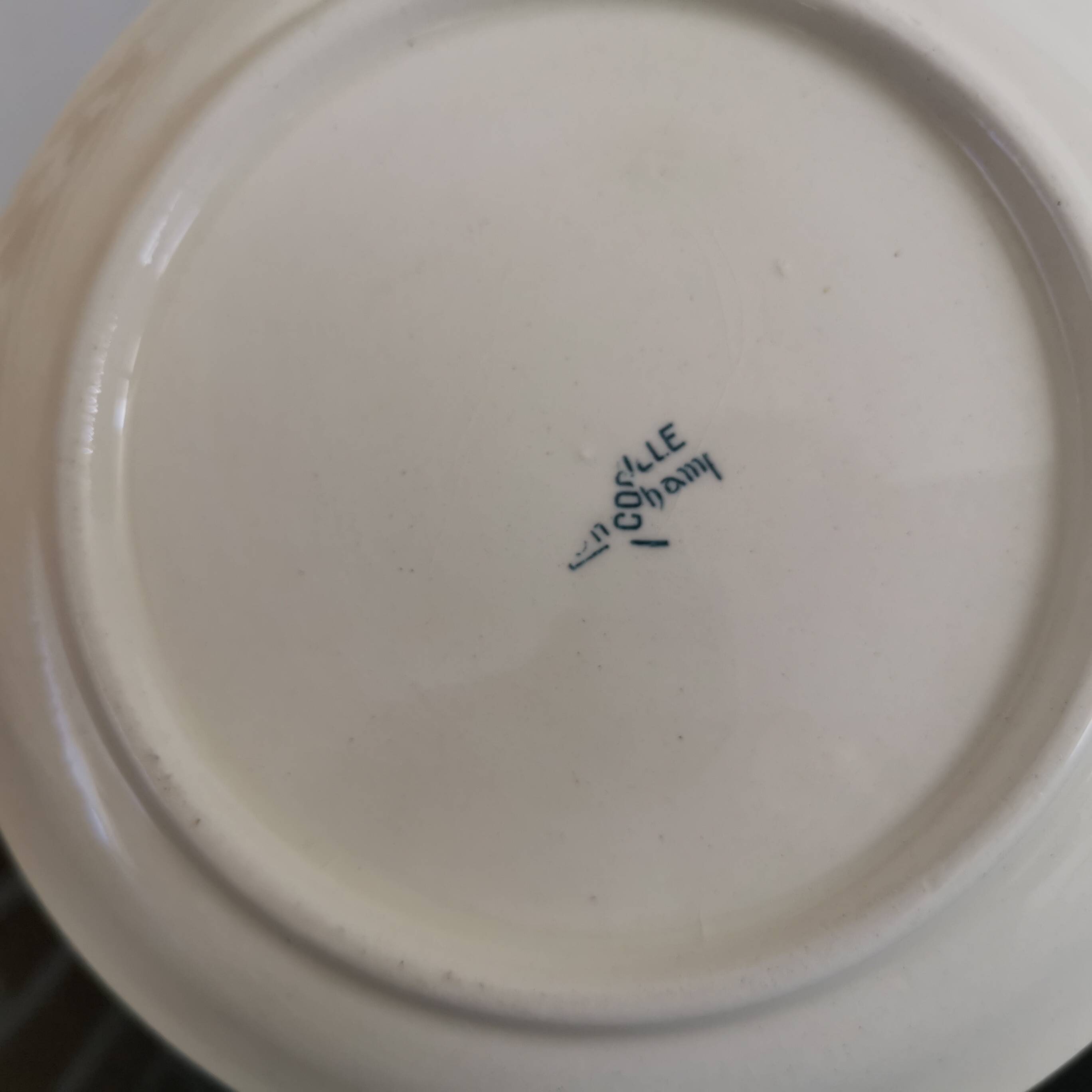 Longchamp earthenware gravy boat, Coquille decor