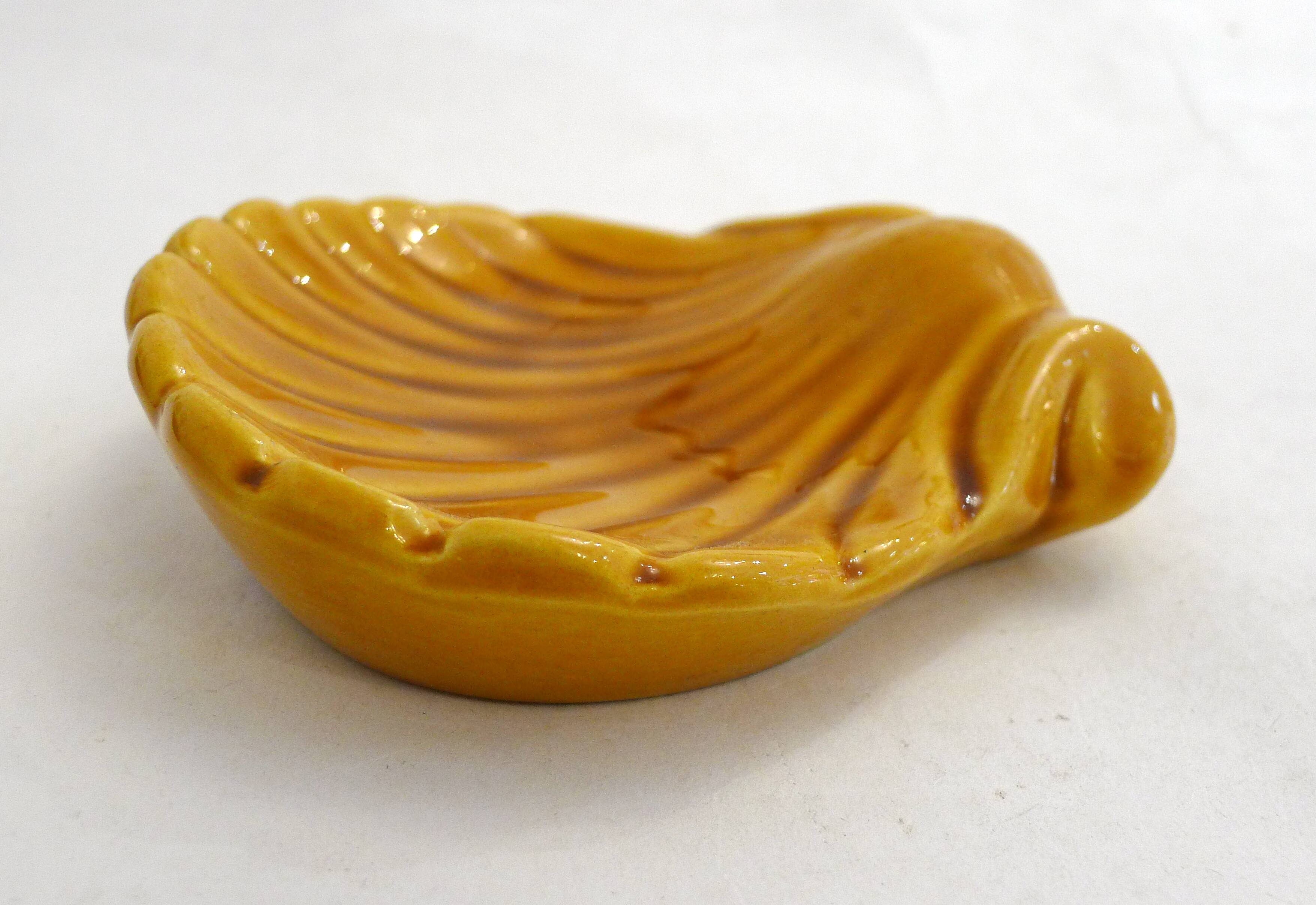 Shell-shaped bowl barbotine Vallauris