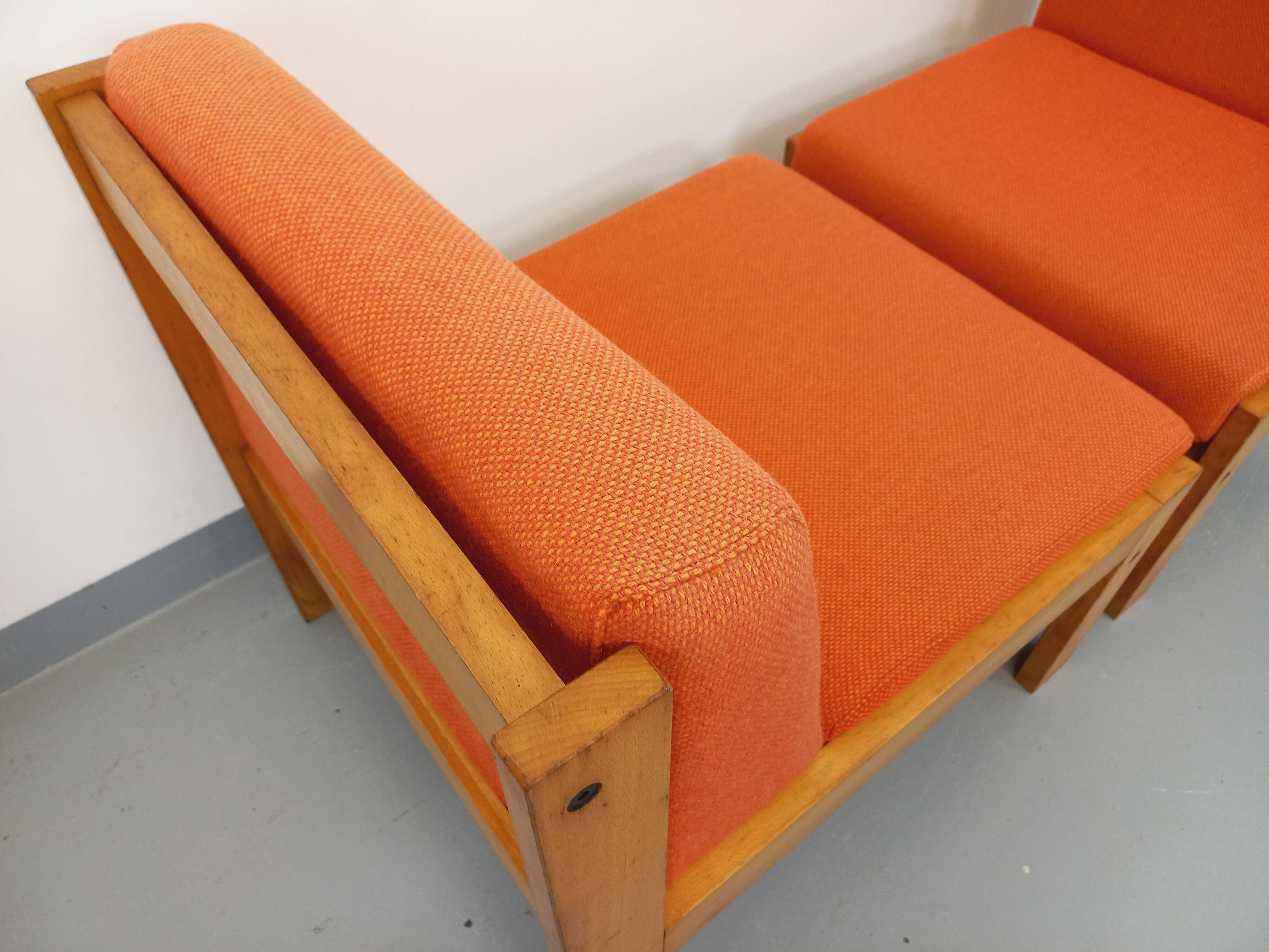 Set of 2 vintage Baumann armchairs in orange fabric and wood from the 80s