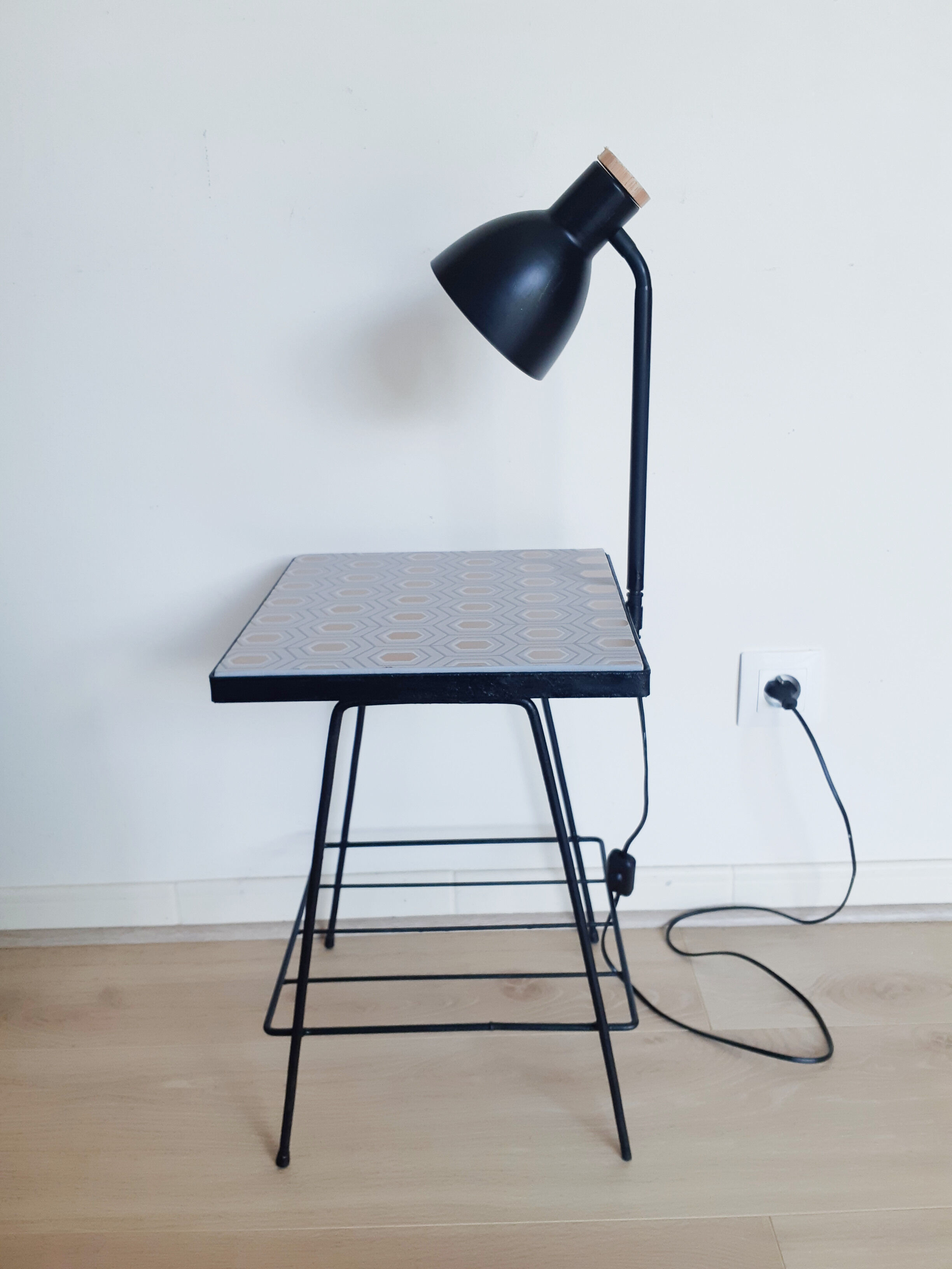 Table d'appoint avec lampe