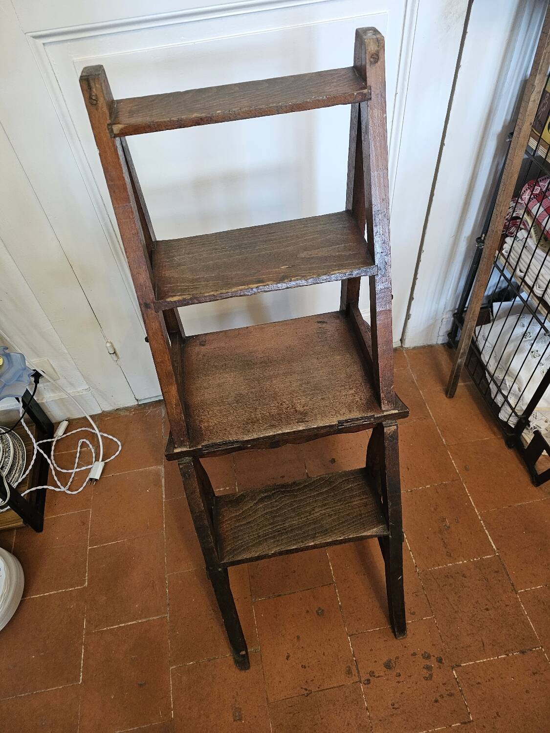 Chaise escabeau de bibliothèque