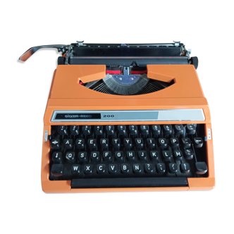 Silver Reed 200 Typewriter