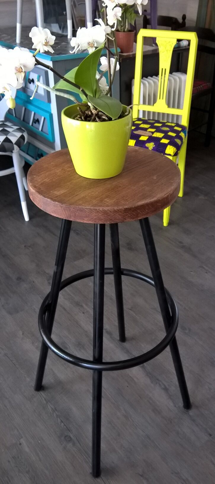 Stool bar