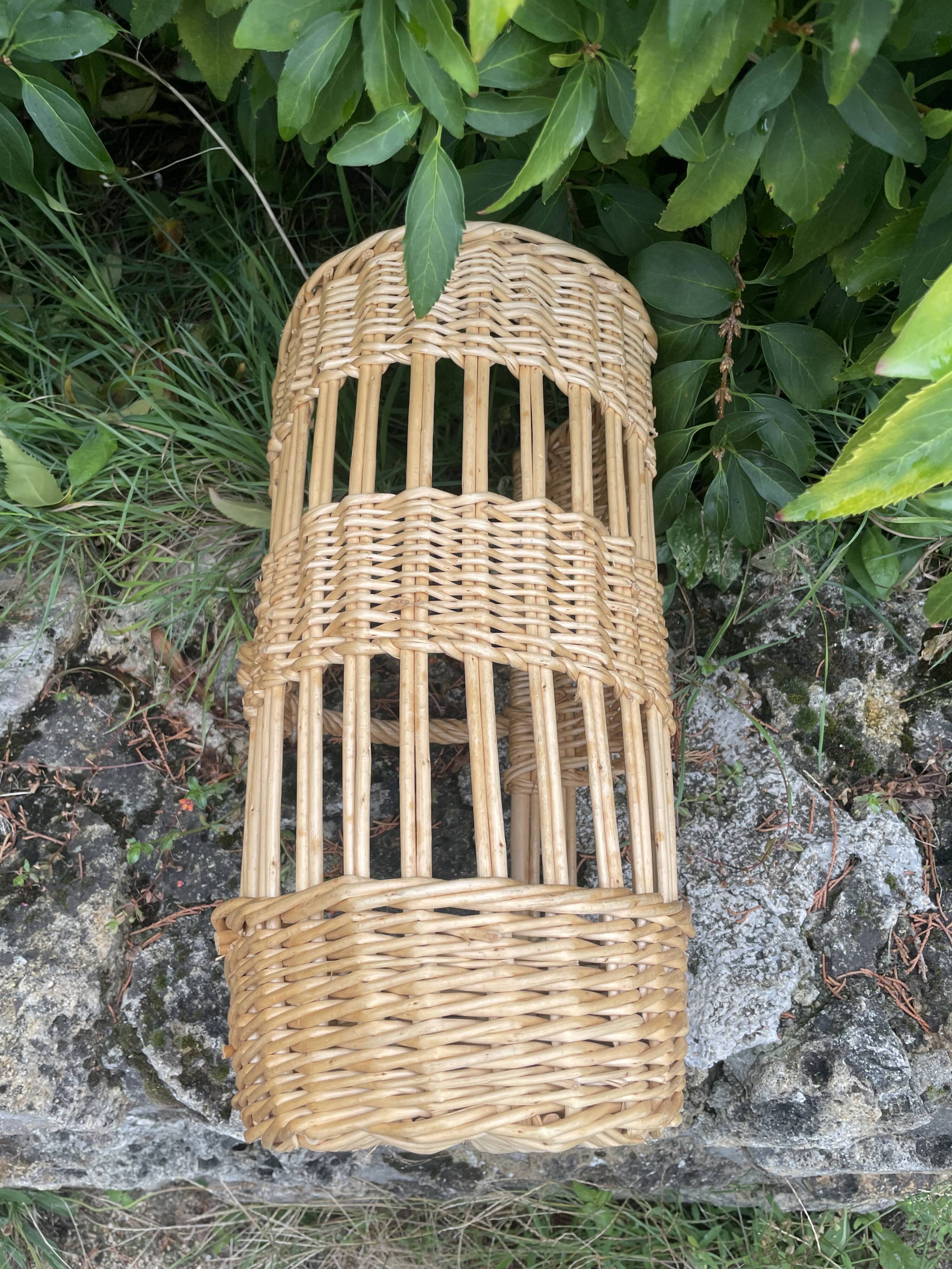 Small wicker bread basket