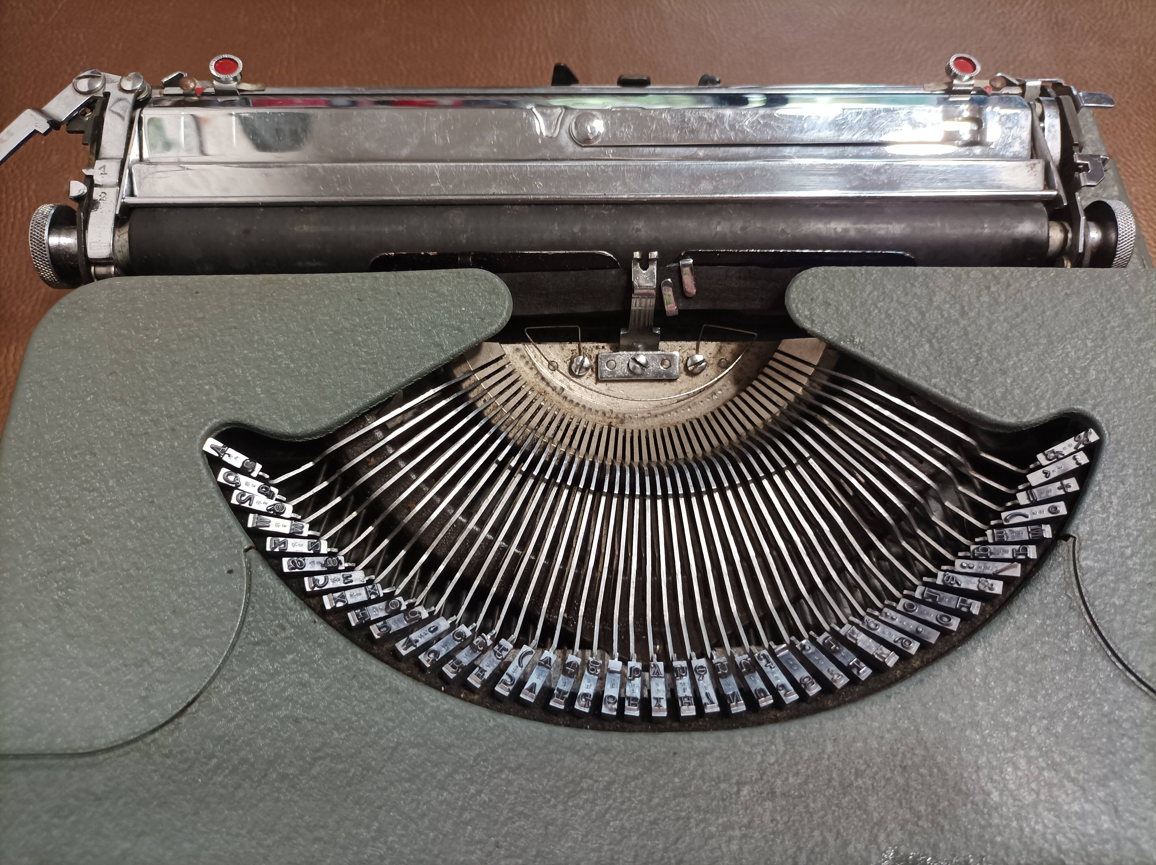 Mj rooy portable typewriter - made in france 1950s