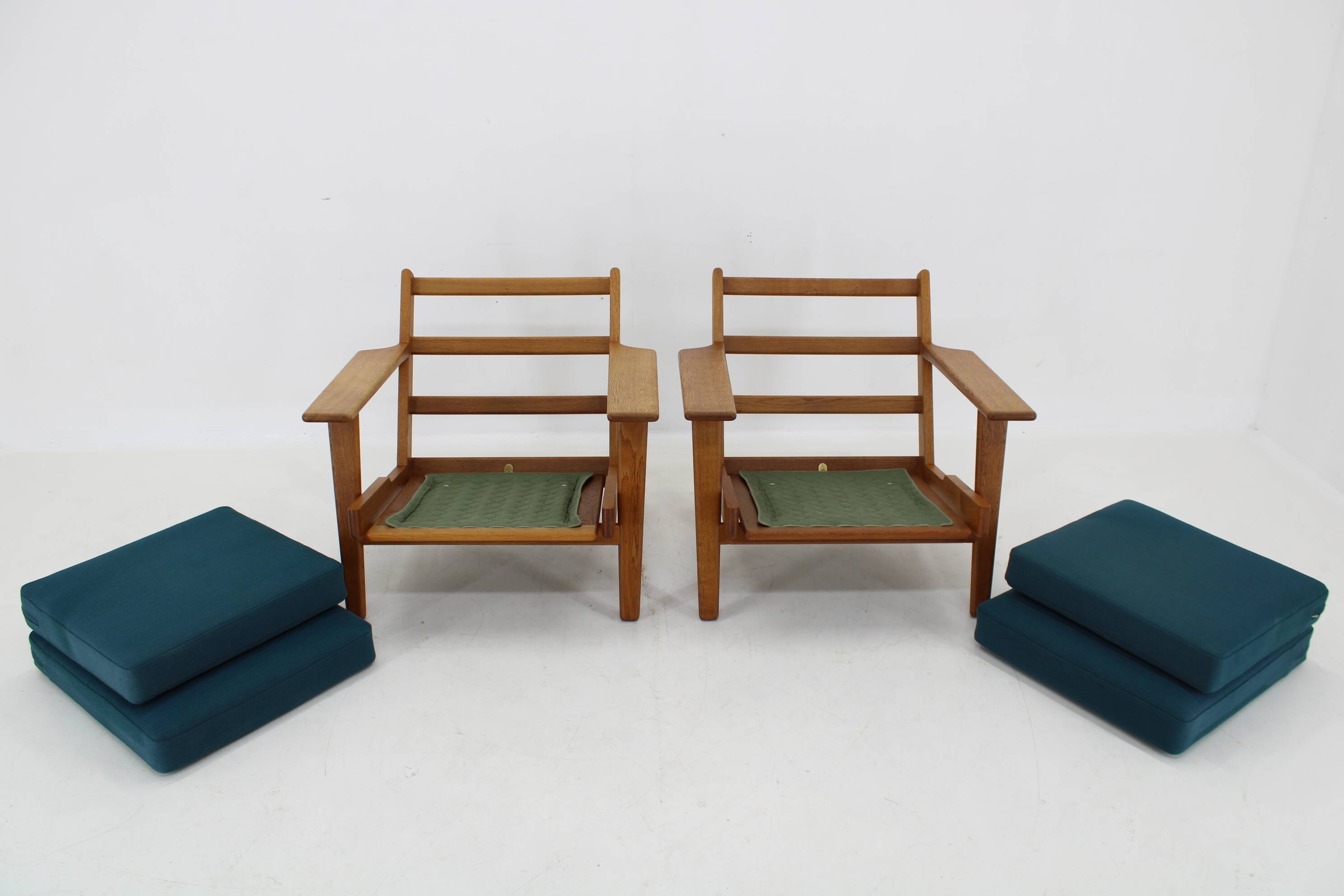 1960s Hans J. Wegner Pair of GE 290 Armchairs in Oak for Getama, Denmark