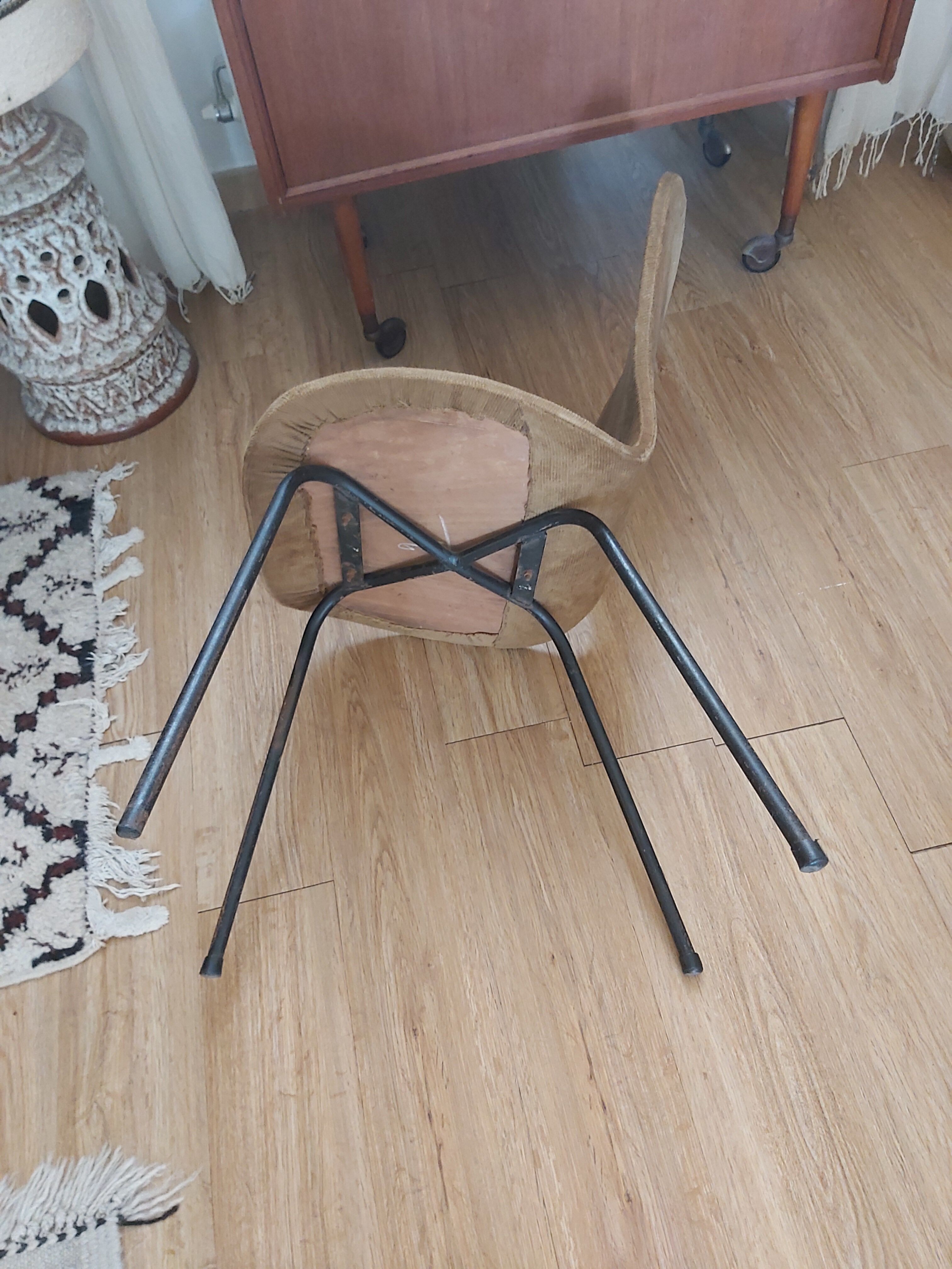 Series of 3 vintage chairs