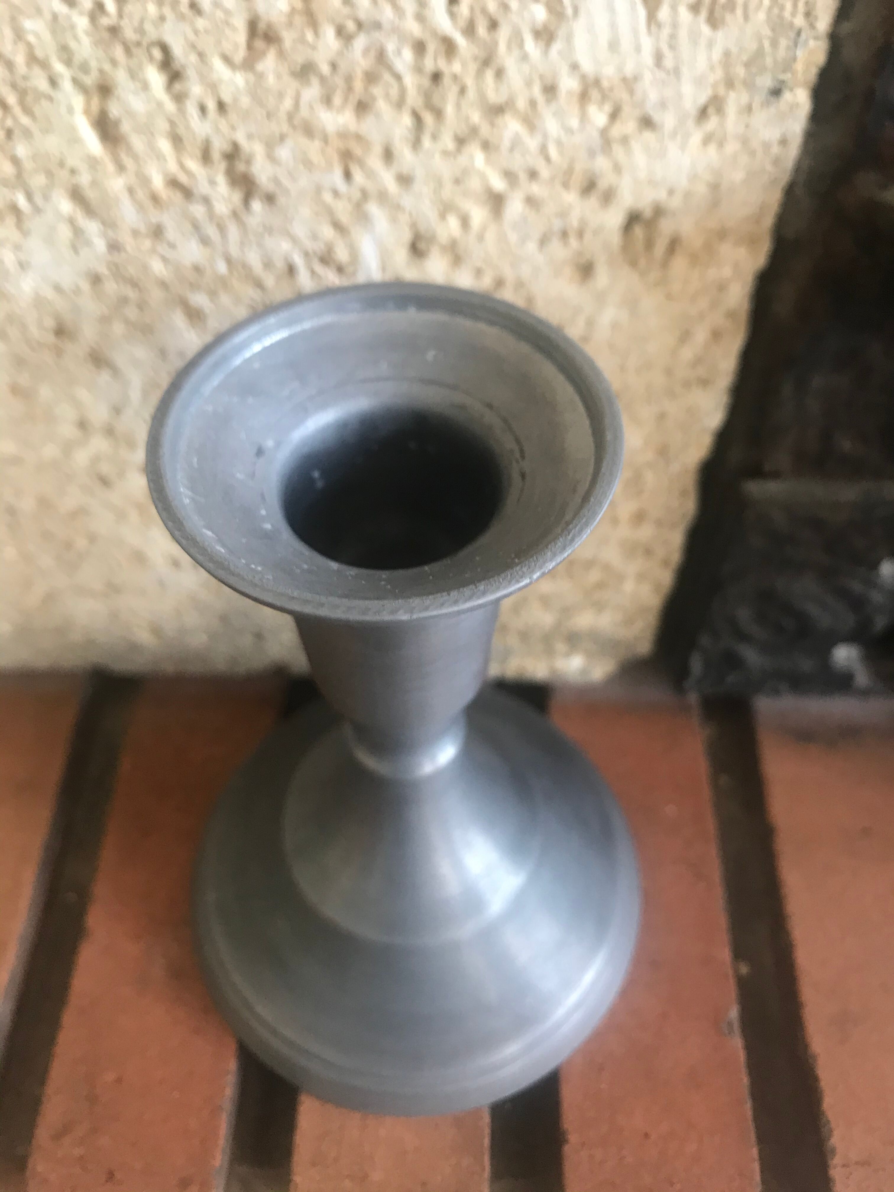 Bougeoirs en étain