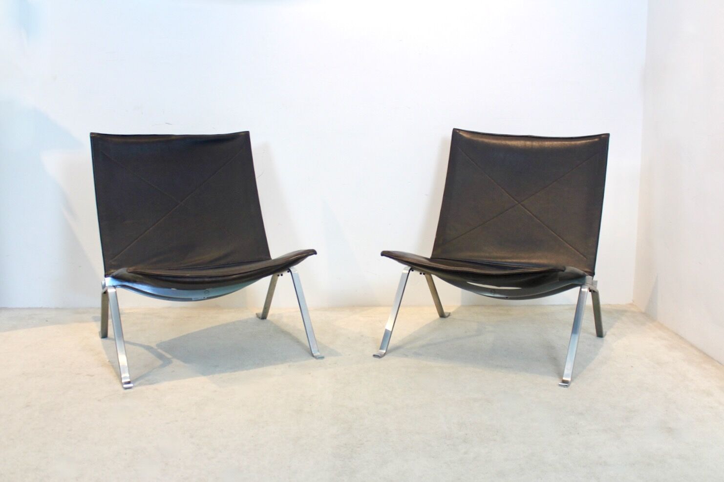 Fauteuils PK22 en cuir brun par Poul Kjærholm pour Fritz Hansen
