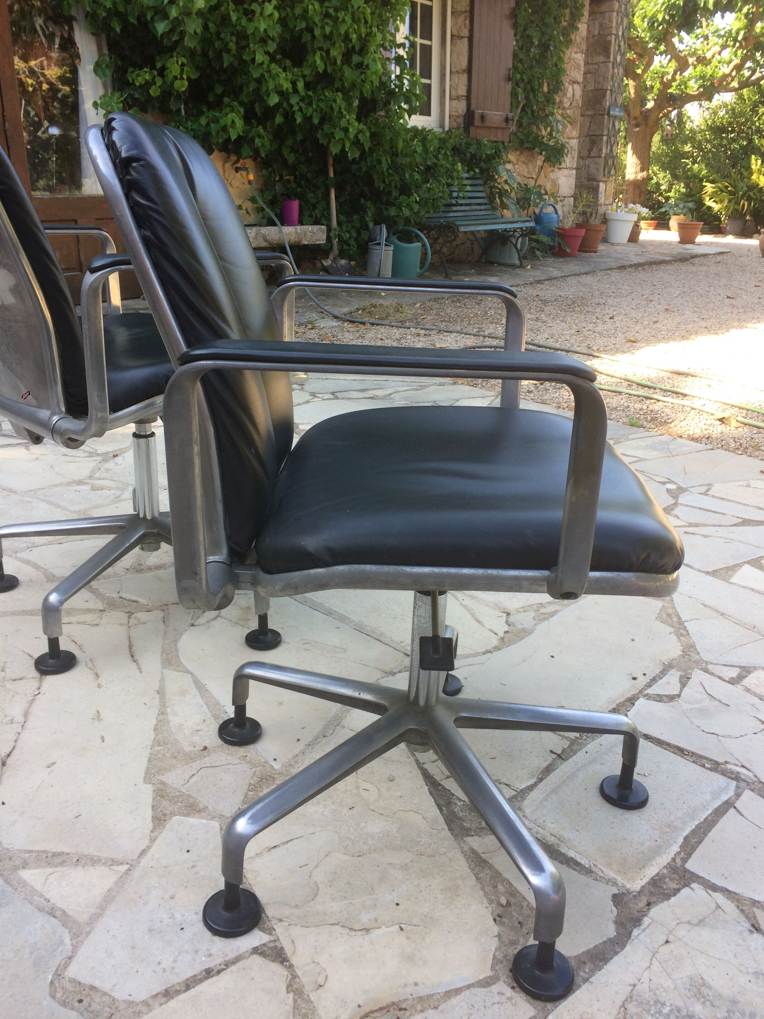 Paire de fauteuils Fred Scott