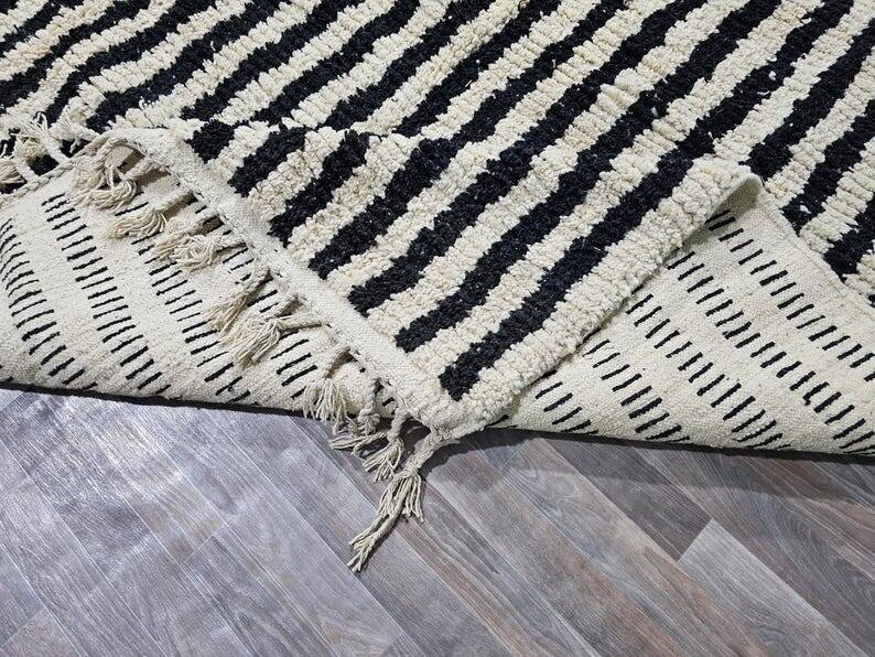 Handmade Moroccan rug 250cm x 300cm