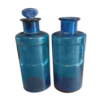 Pair of flasks