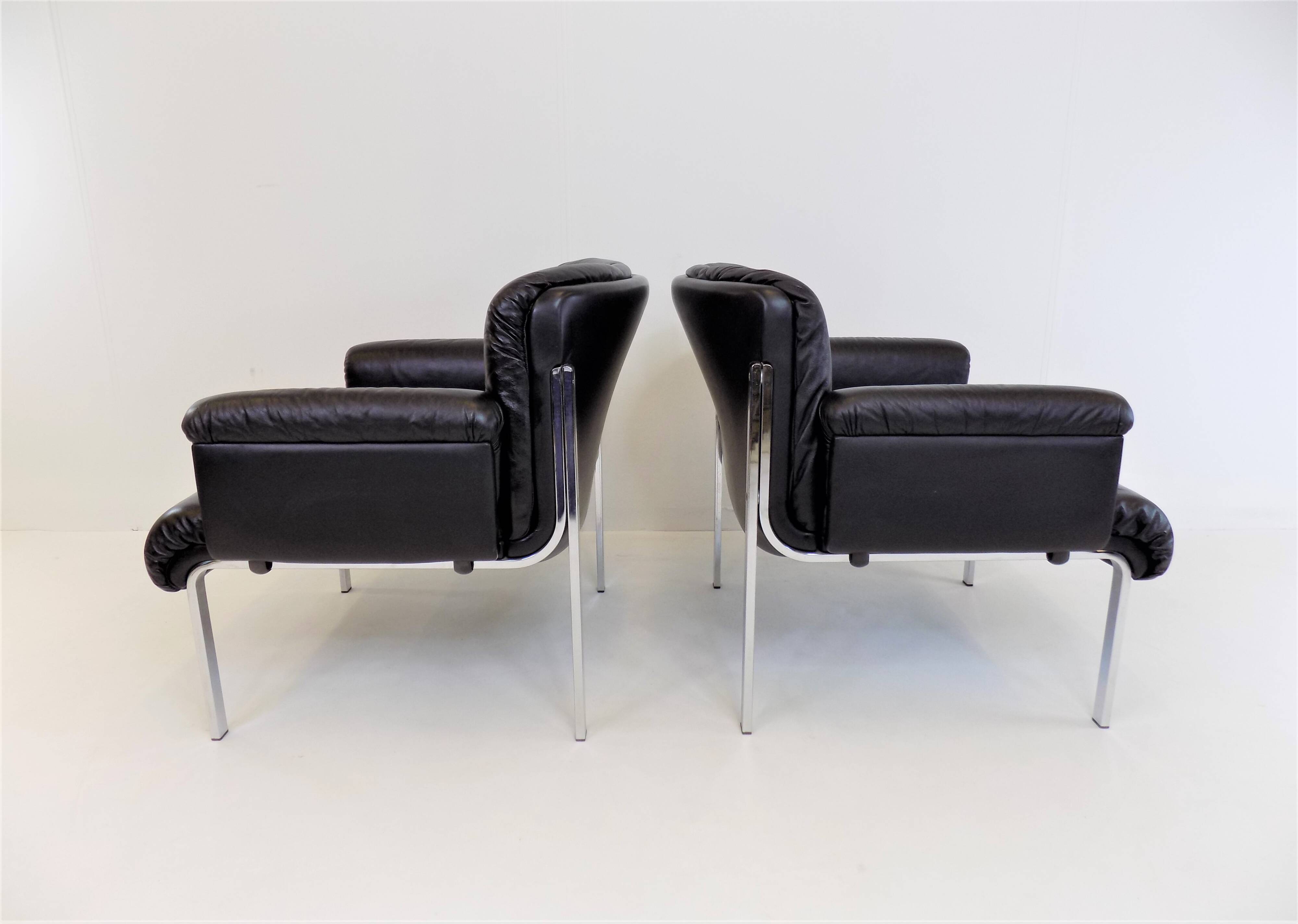 Set of 2 Girsberger Eurochair leather armchairs