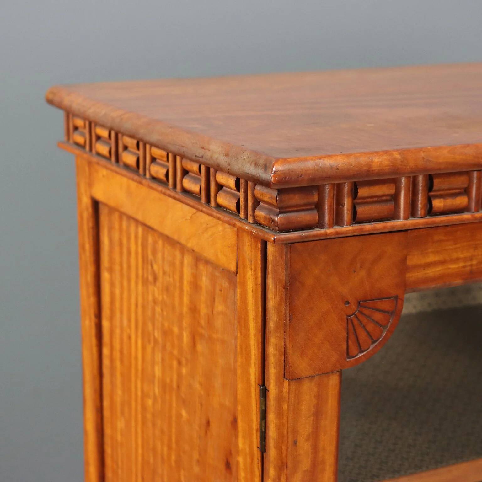 Vitrine ancienne style chinoiserie en citronnier, Royaume-Uni '800