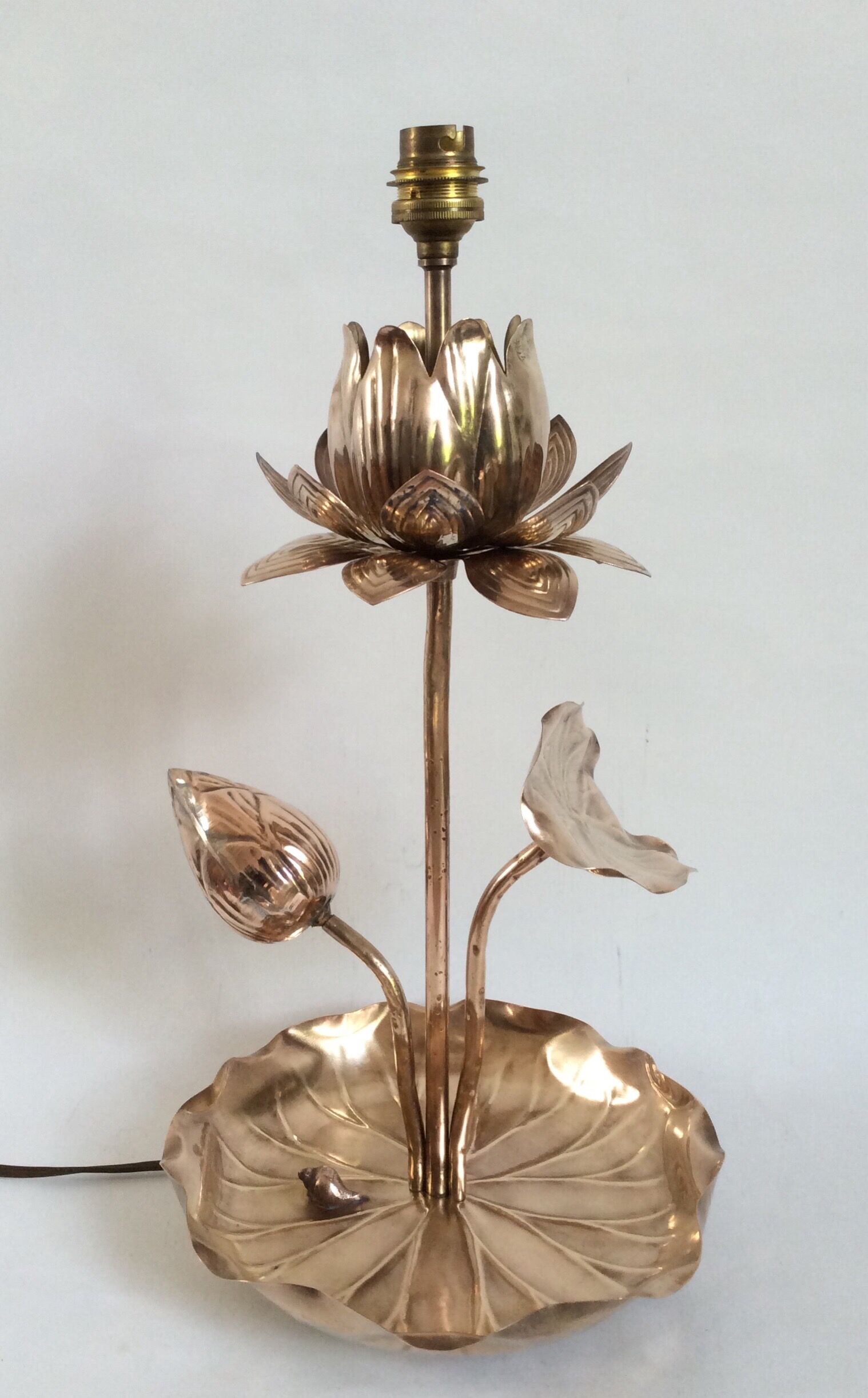 Hollywood Regency-style "lotus flower" lamp foot