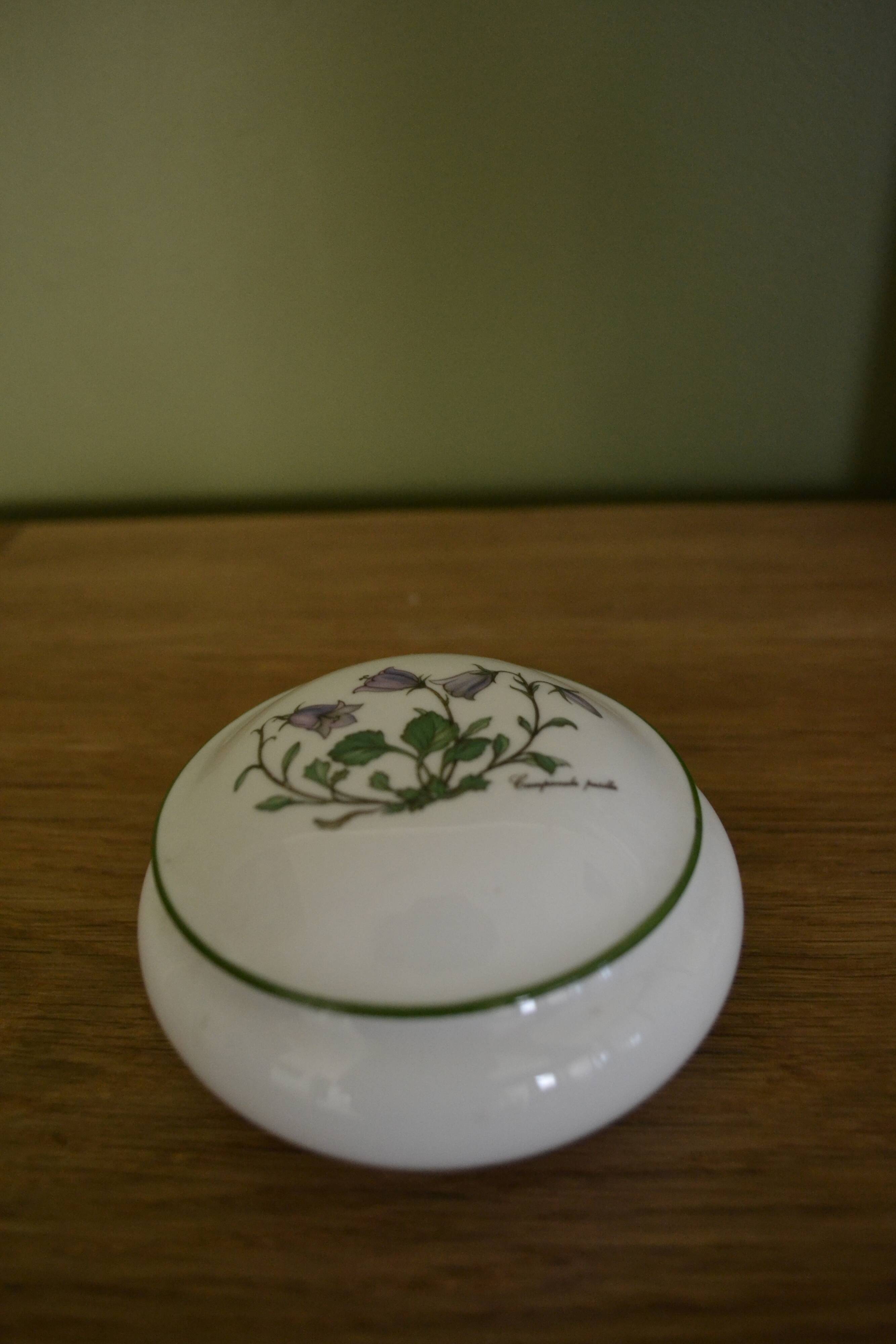 White porcelain flower box