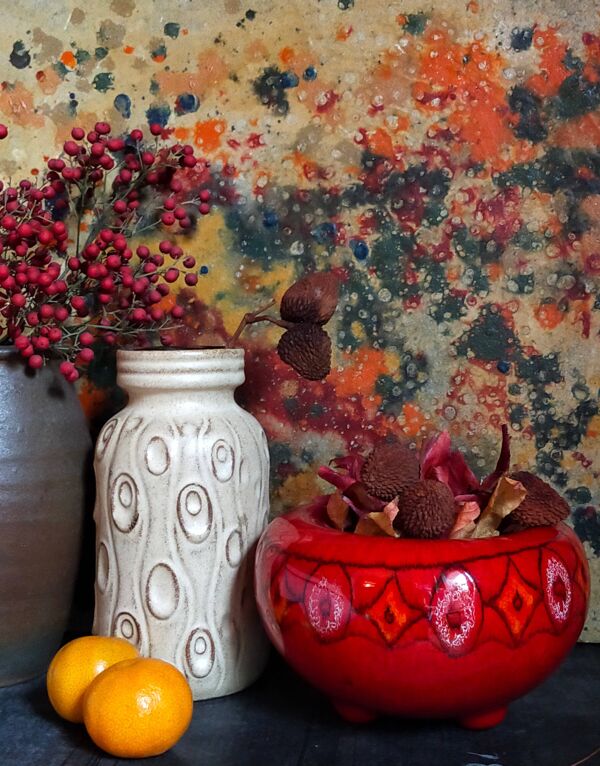 Vase tripode céramique à l'émail rouge vif vintage
