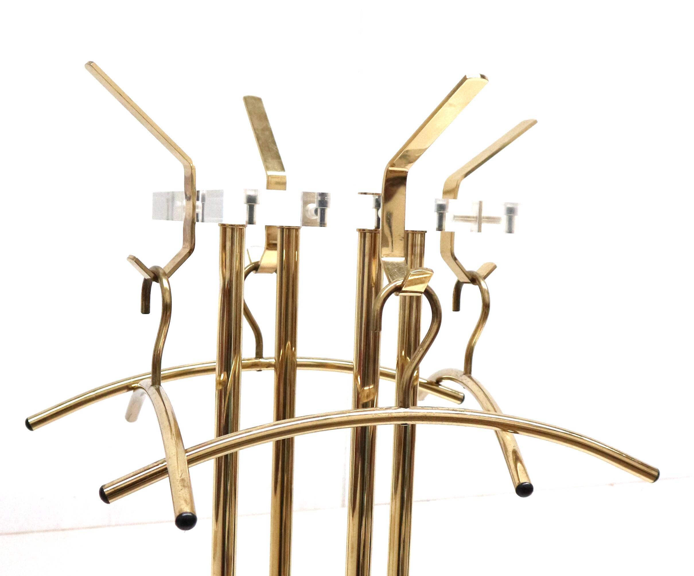 Porte-manteau vintage sur pied Hollywood Regency en plexiglas et métal datant des années 1970