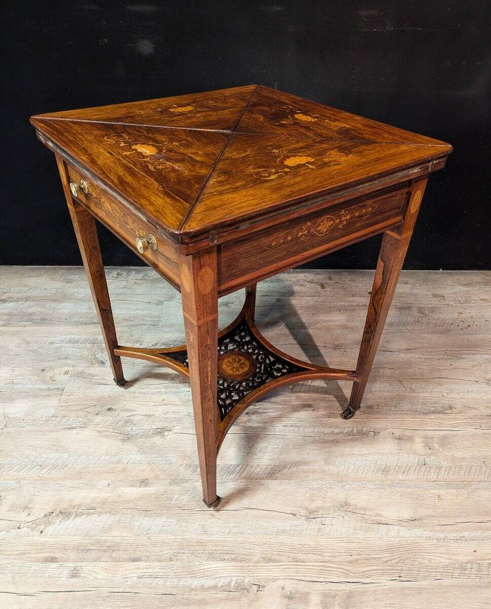 Table à jeux mouchoir asiatique