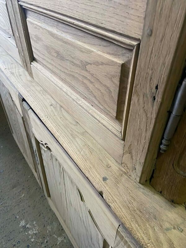 Grand vaisselier ancien en bois brut