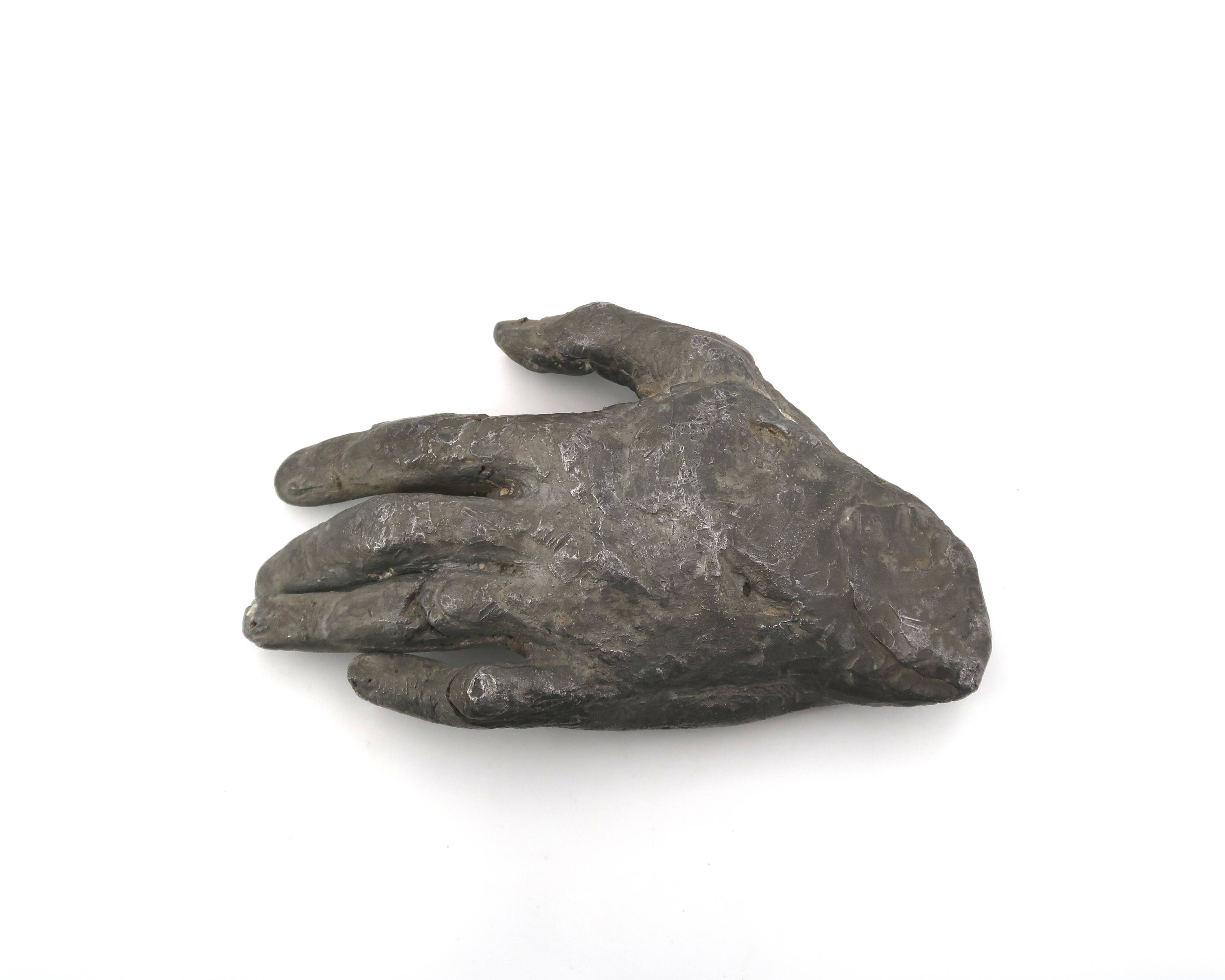 Cast iron silver-coloured catchall in the shape of a hand, 1970s sculpture.